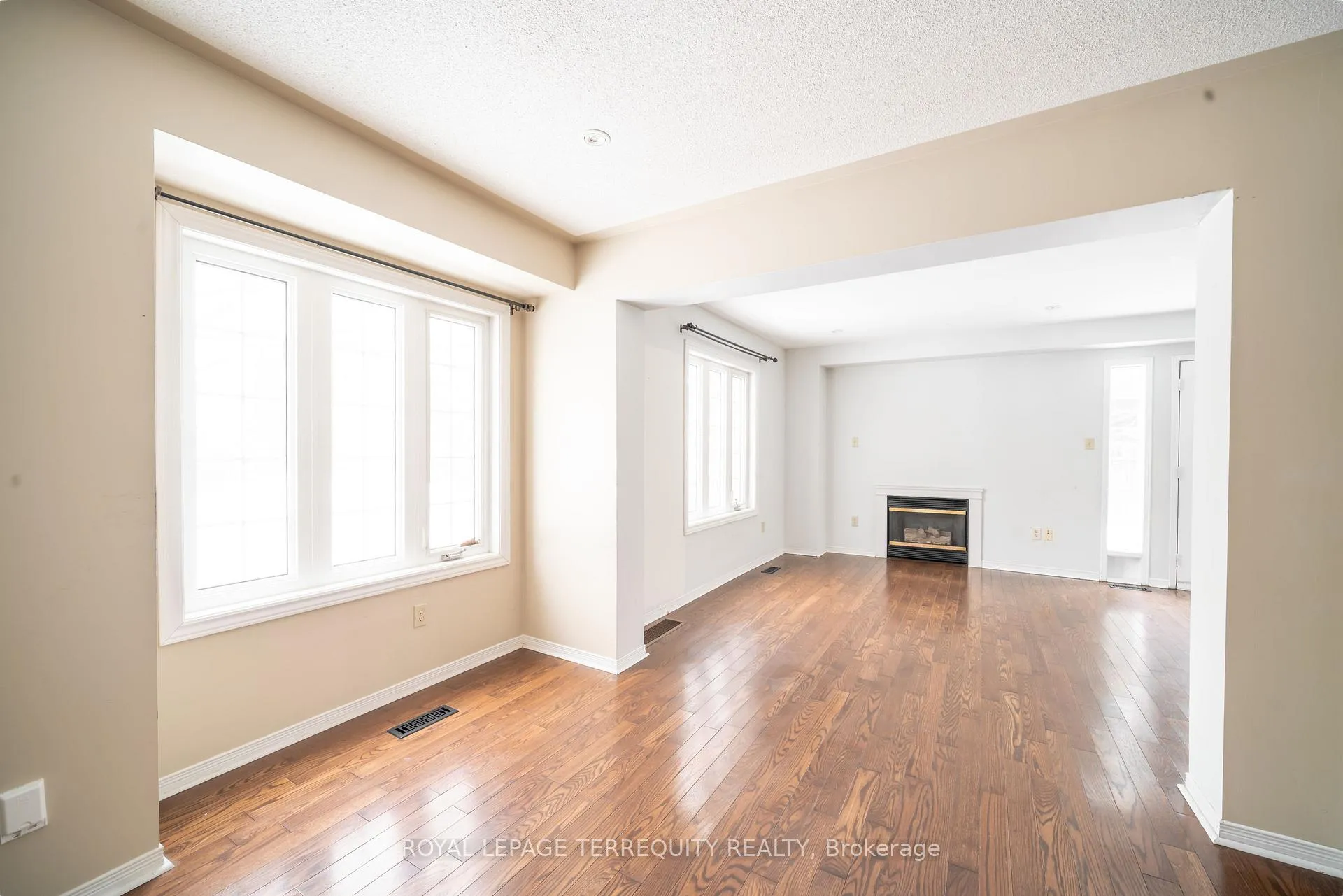Photo 9 of 94 Creekwood Crescent, Whitby, Rolling Acres — HOMEH