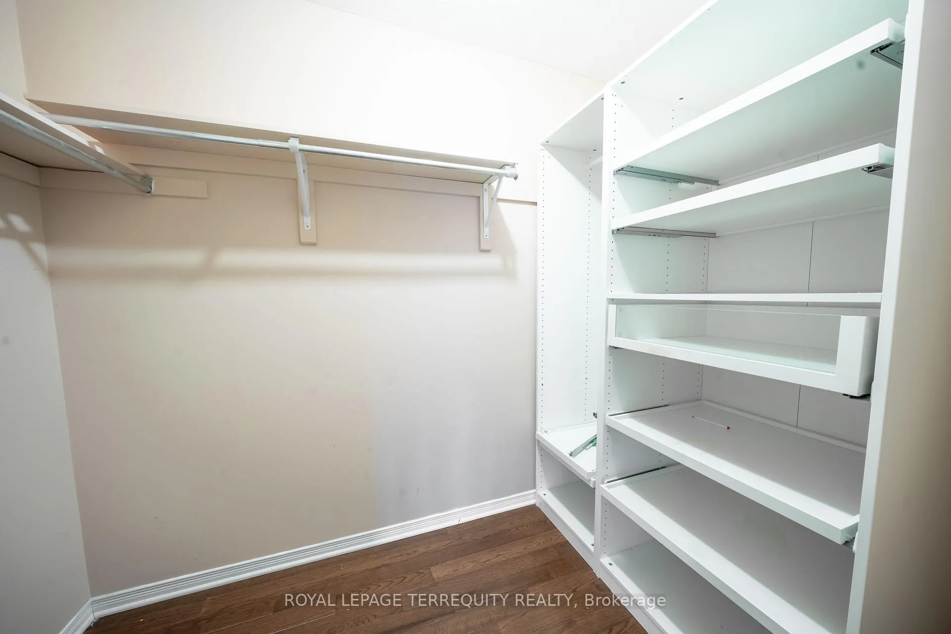 Photo 10 of 94 Creekwood Crescent, Whitby, Rolling Acres — HOMEH