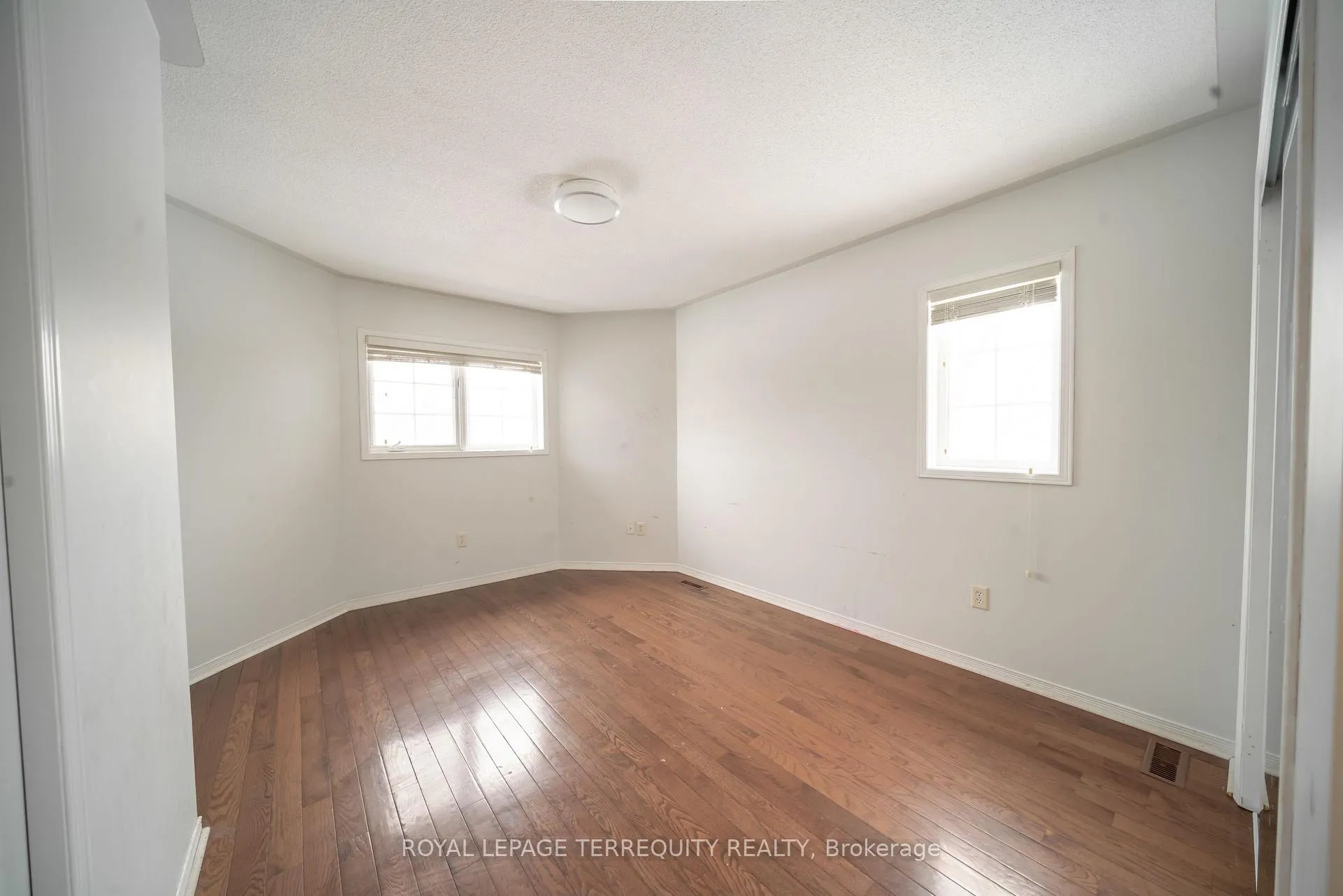 Photo 11 of 94 Creekwood Crescent, Whitby, Rolling Acres — HOMEH