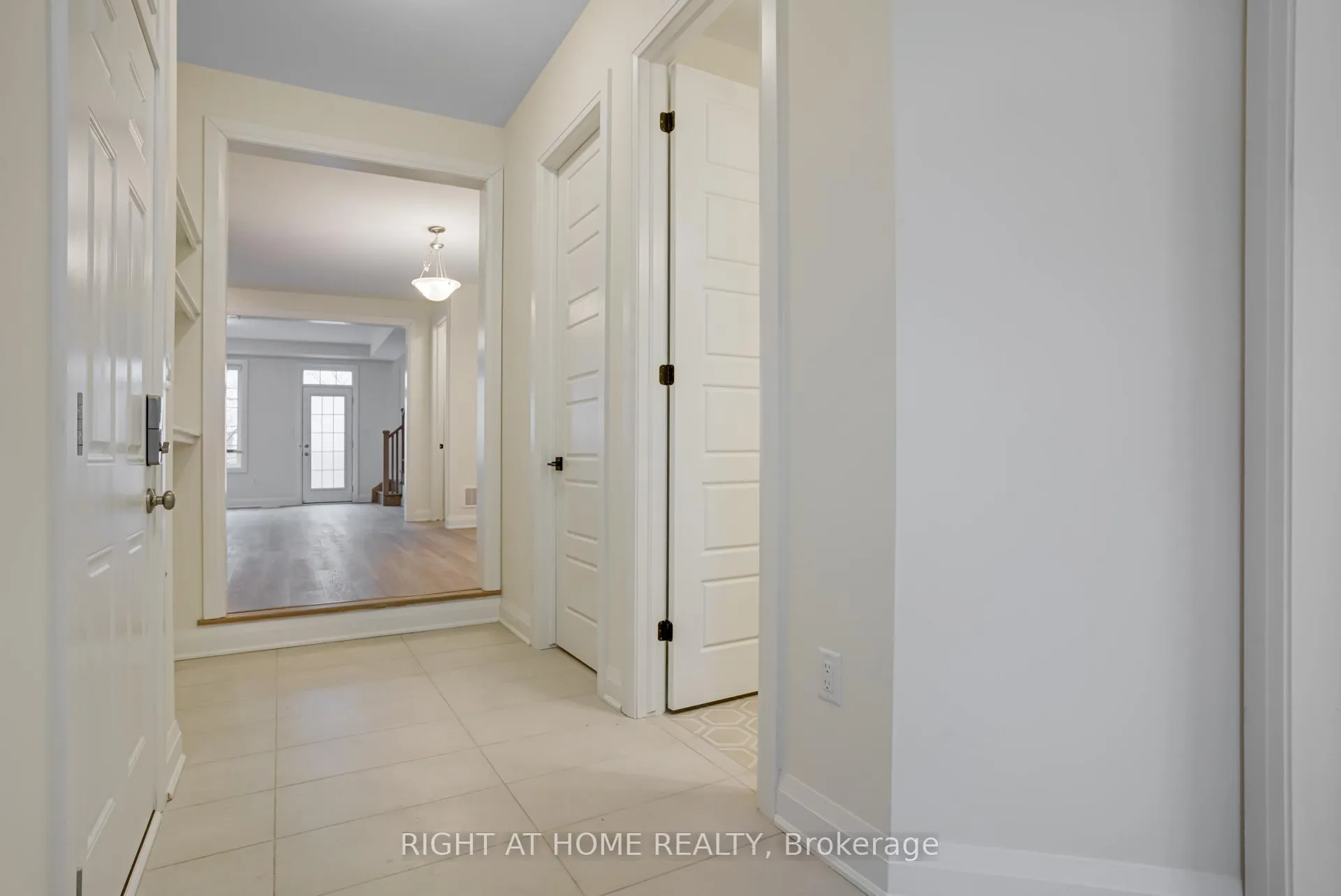 Photo 5 of 3242 Chimney Swift Crescent, Pickering, Rural Pickering — HOMEH