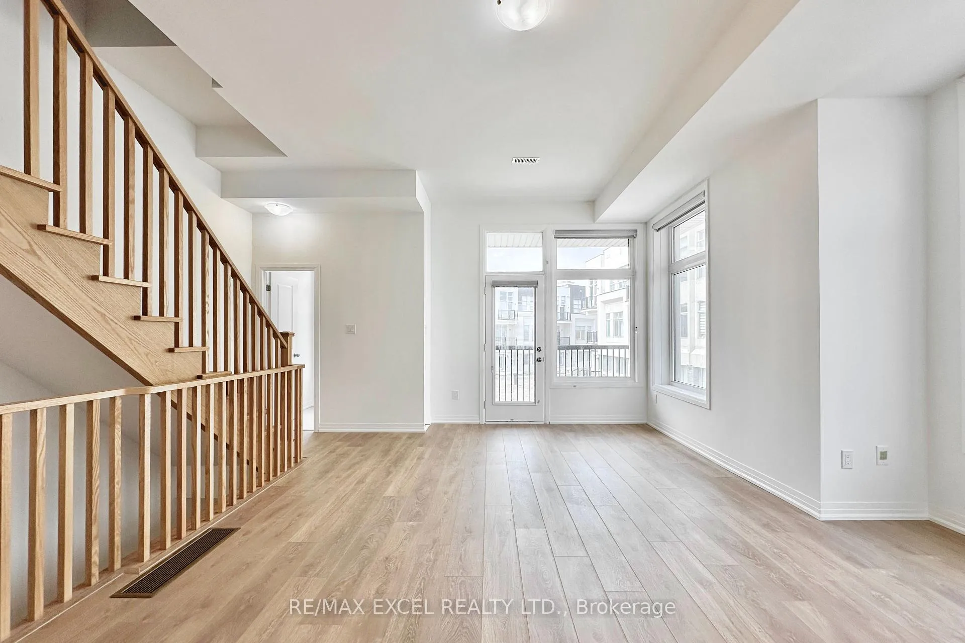 Photo 9 of 28 Alan Francis Lane, Markham, Cachet — HOMEH
