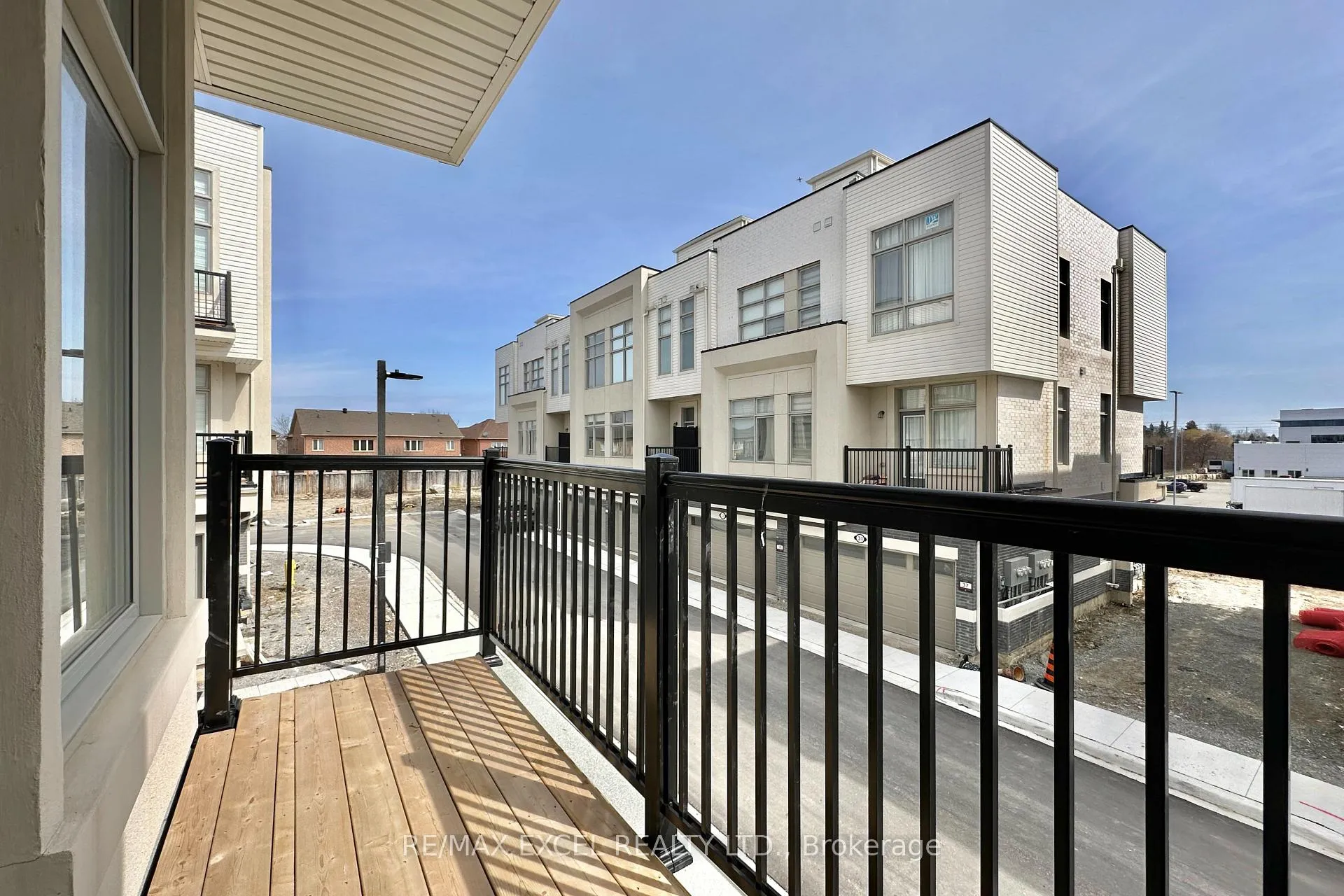 Photo 15 of 28 Alan Francis Lane, Markham, Cachet — HOMEH