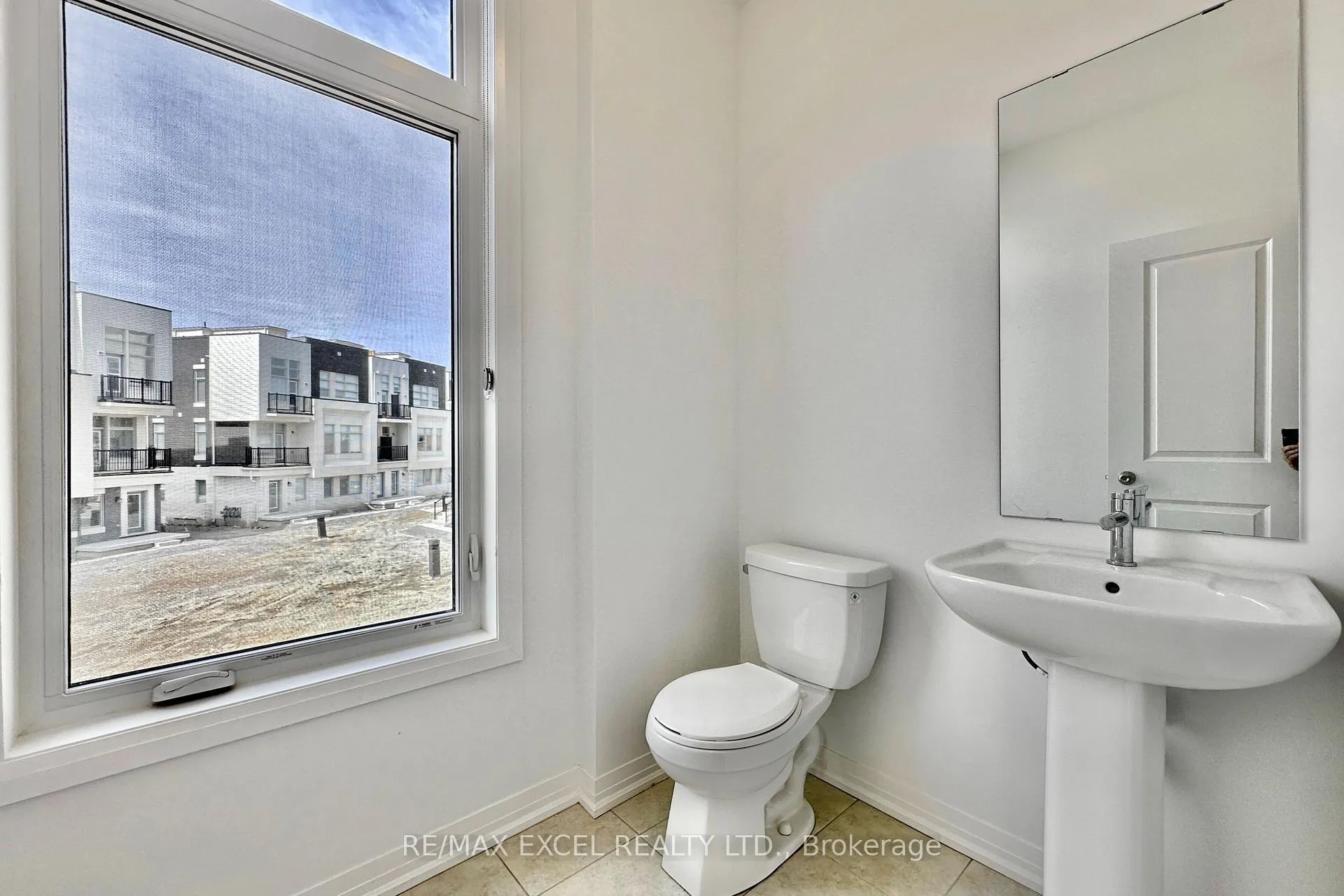 Photo 17 of 28 Alan Francis Lane, Markham, Cachet — HOMEH