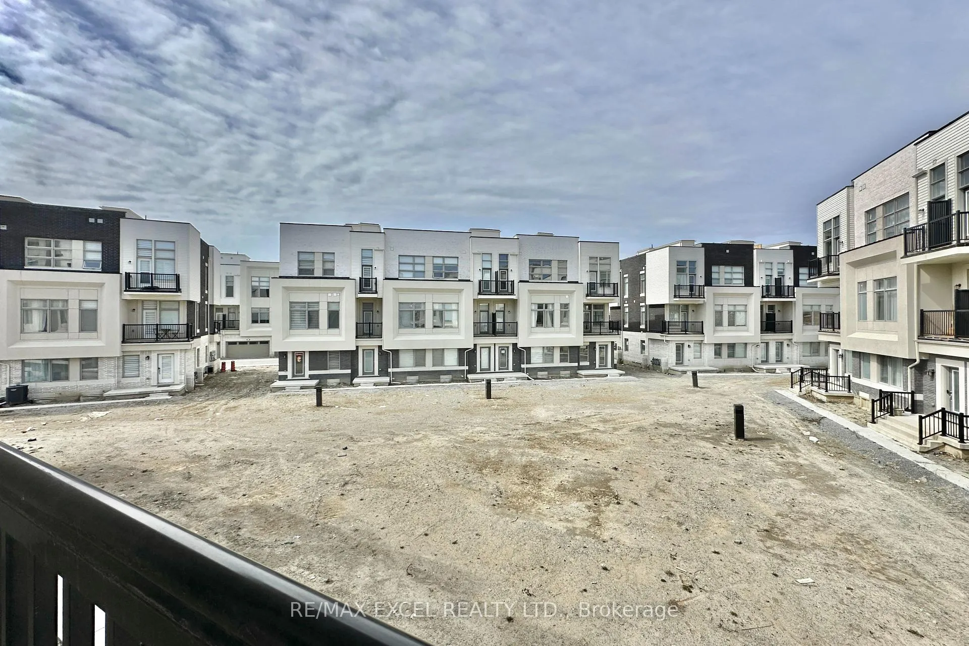 Photo 19 of 28 Alan Francis Lane, Markham, Cachet — HOMEH