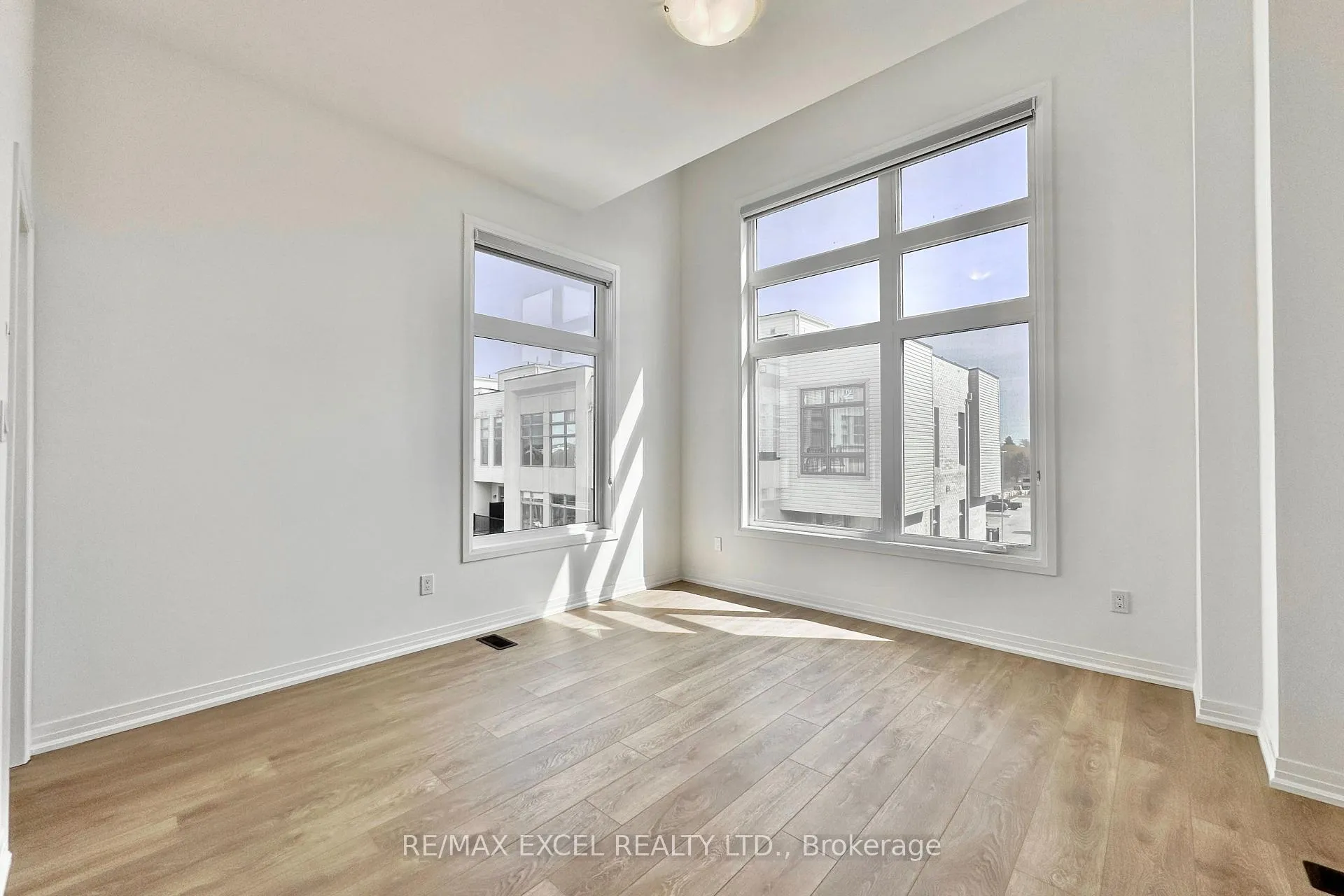 Photo 20 of 28 Alan Francis Lane, Markham, Cachet — HOMEH