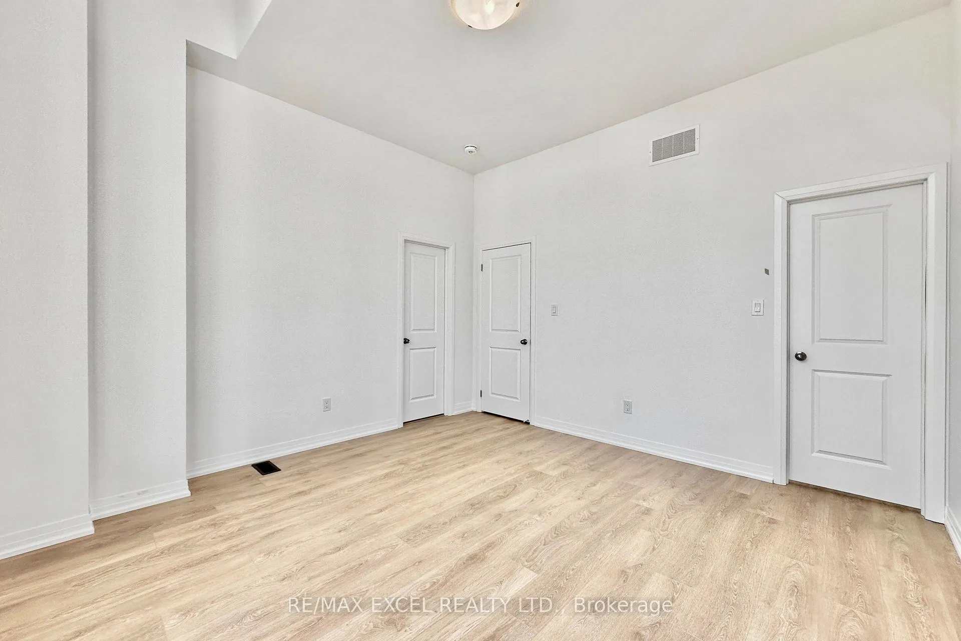 Photo 21 of 28 Alan Francis Lane, Markham, Cachet — HOMEH