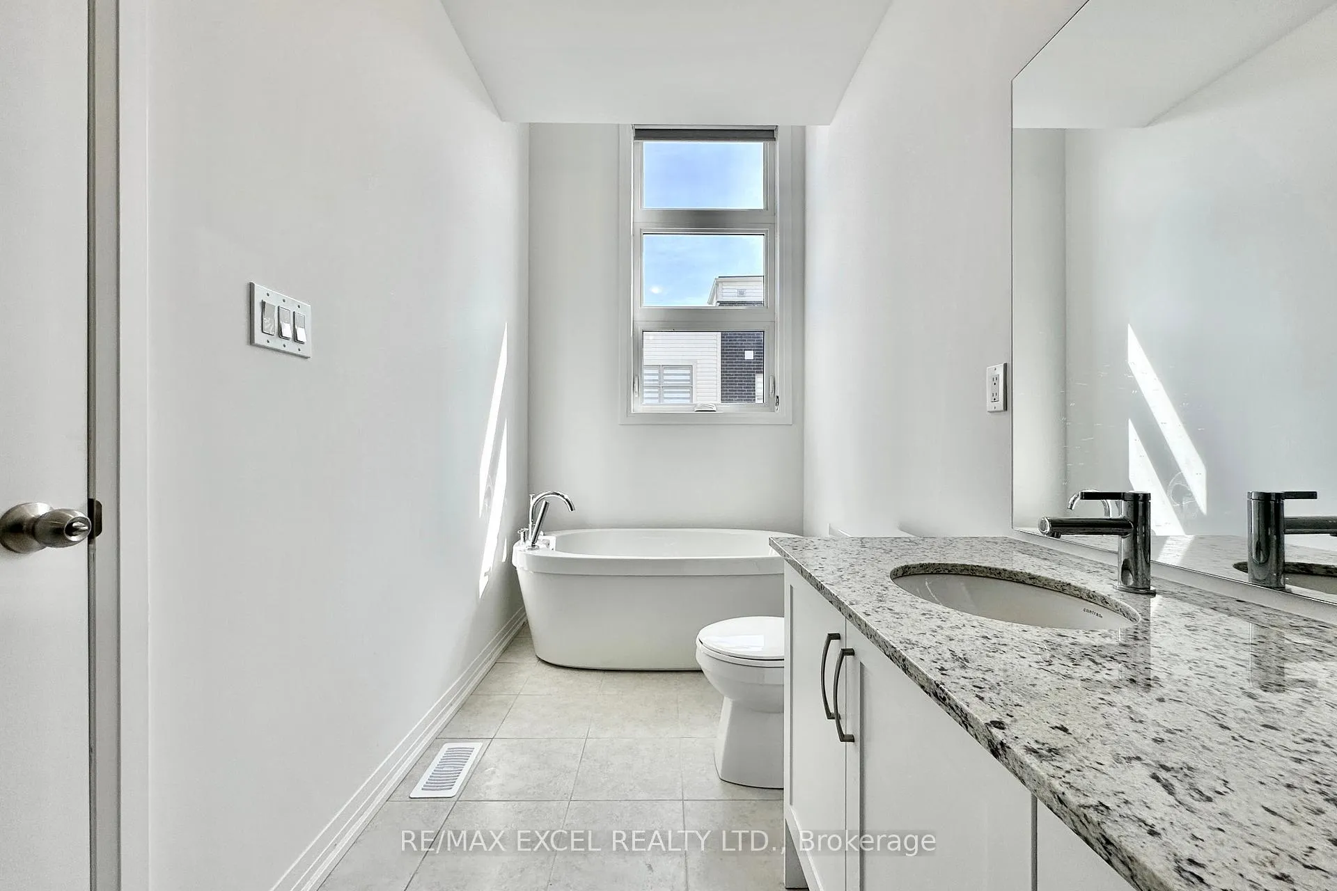 Photo 24 of 28 Alan Francis Lane, Markham, Cachet — HOMEH