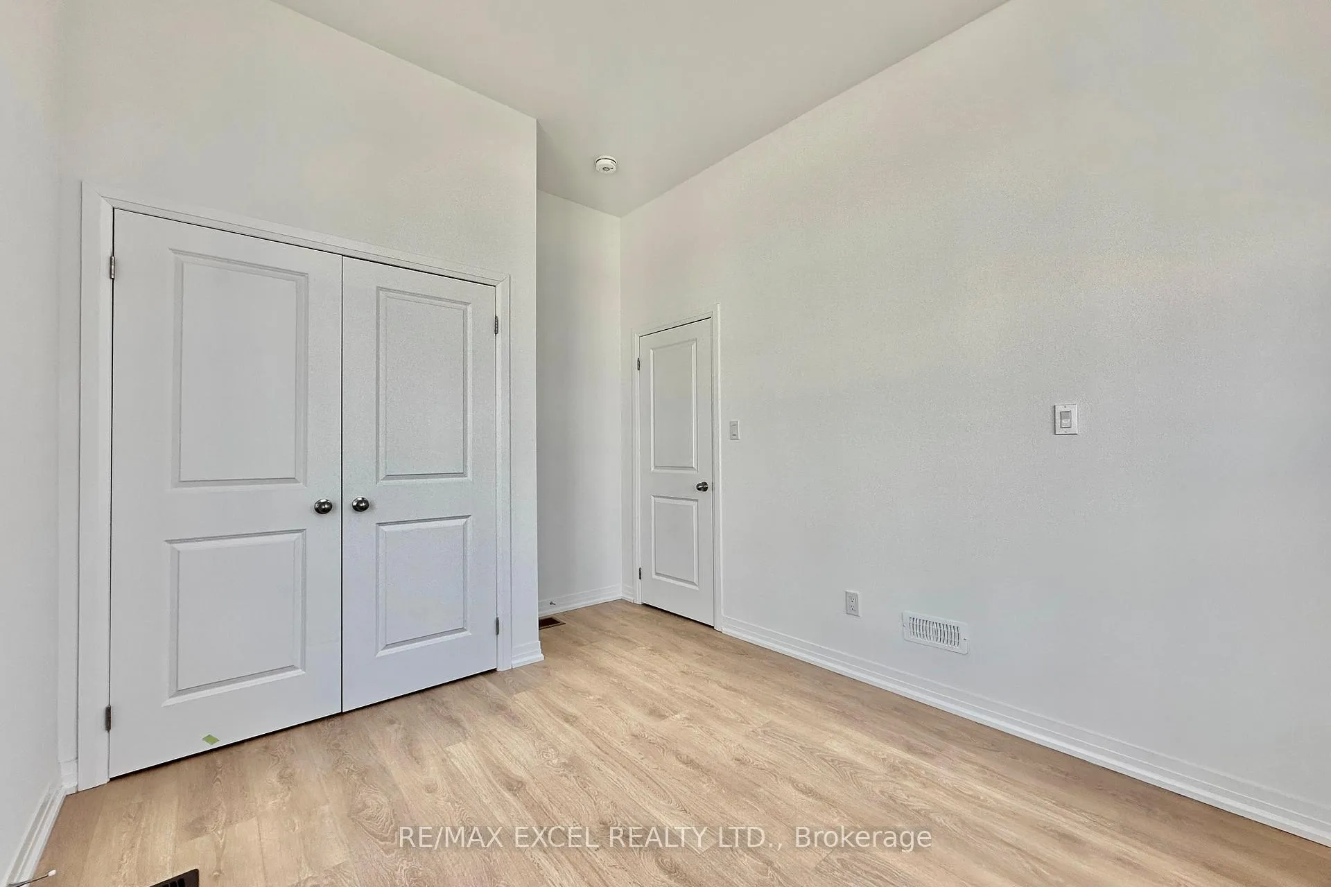 Photo 27 of 28 Alan Francis Lane, Markham, Cachet — HOMEH