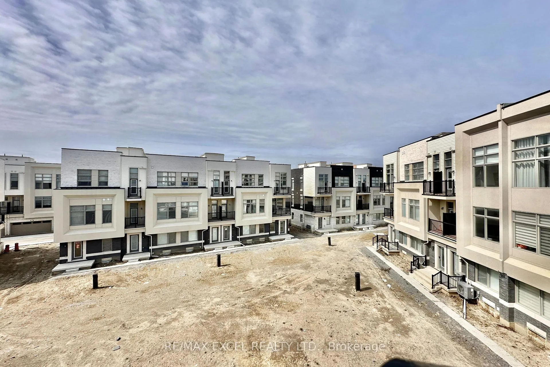 Photo 31 of 28 Alan Francis Lane, Markham, Cachet — HOMEH
