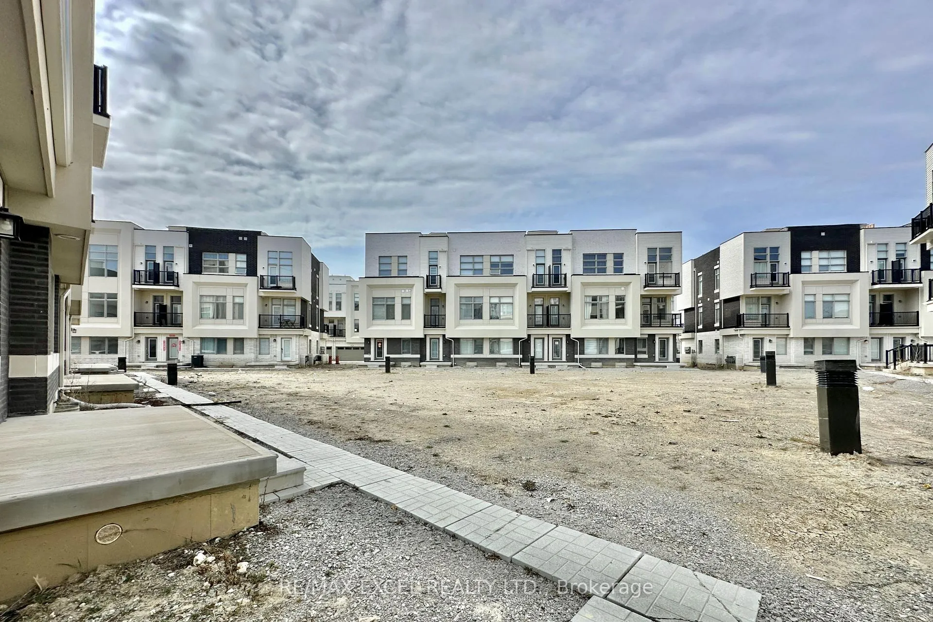 Photo 37 of 28 Alan Francis Lane, Markham, Cachet — HOMEH