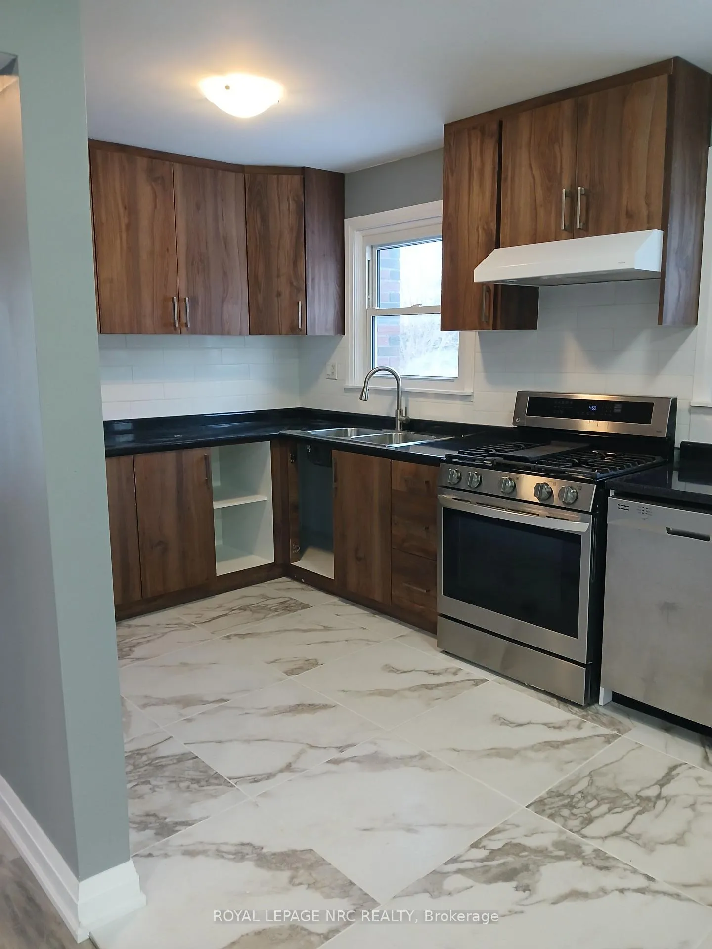 Photo 5 of 2270 Highway 2, Clarington, Bowmanville — HOMEH