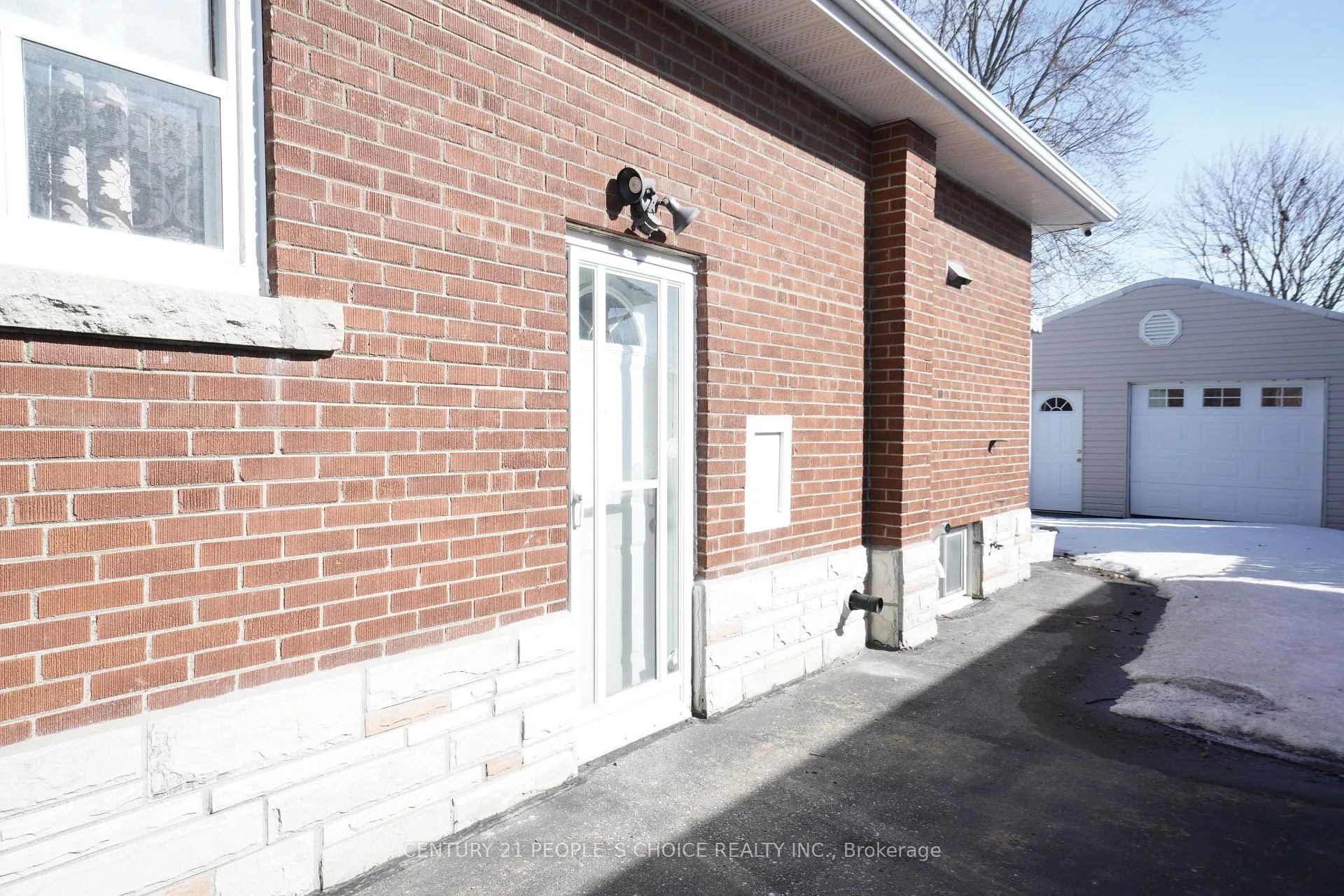 Photo 5 of Unit Upper, 259 Baldwin Street, Oshawa, Donevan — HOMEH