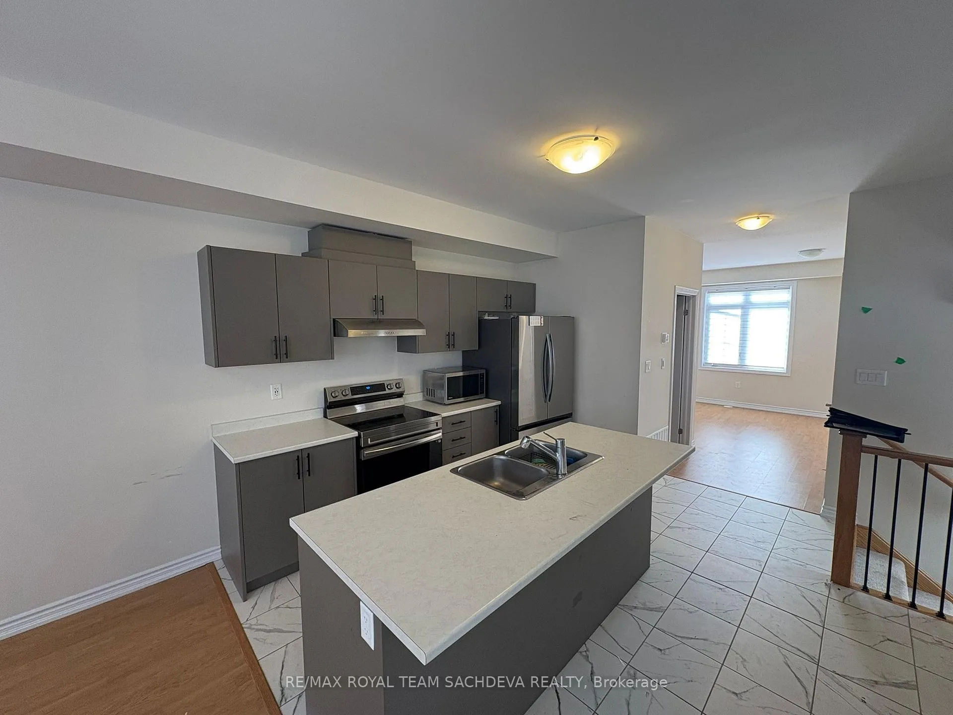 Photo 6 of 2 Malone Lane, Clarington, Courtice — HOMEH