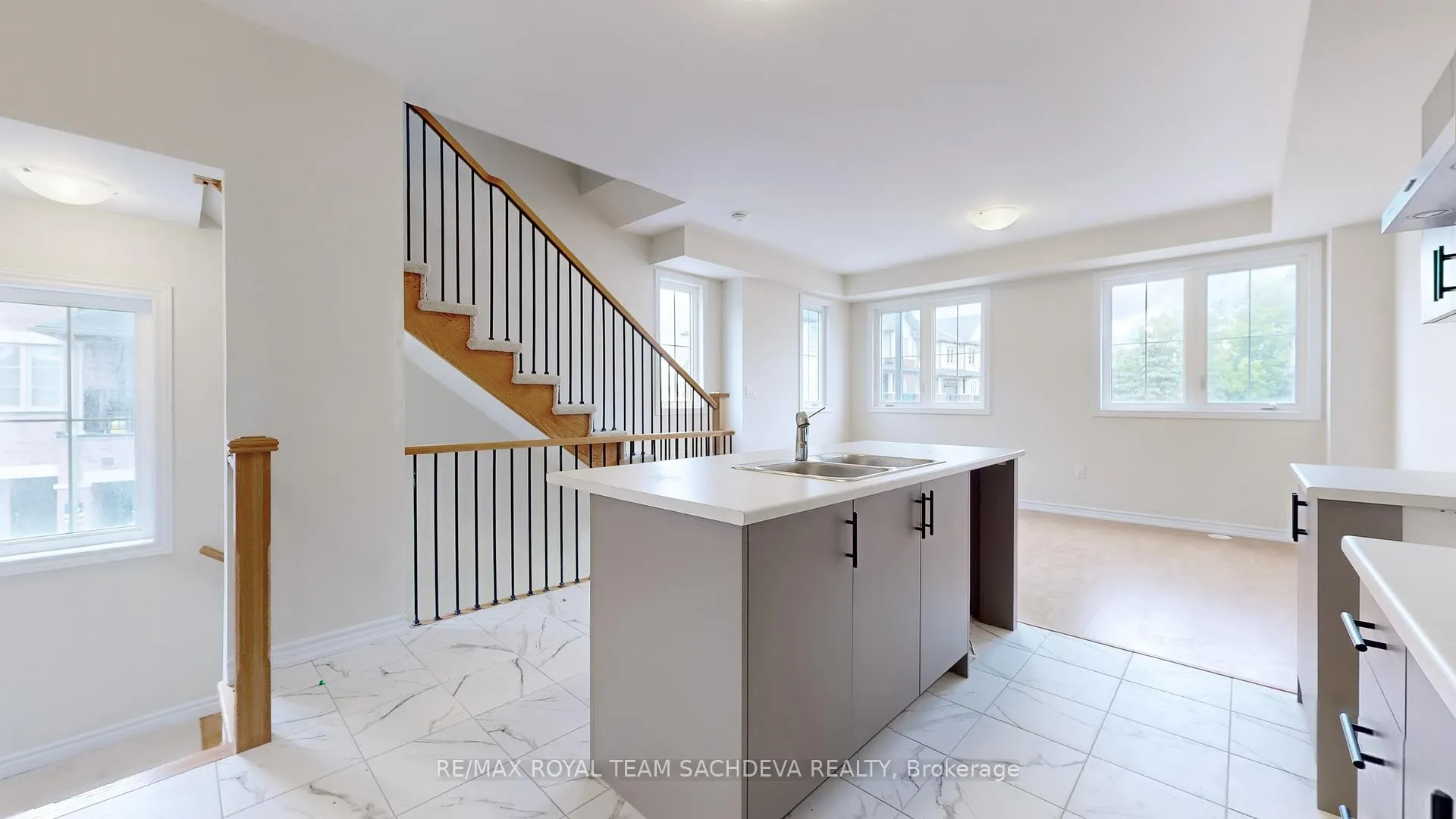 Photo 11 of 2 Malone Lane, Clarington, Courtice — HOMEH