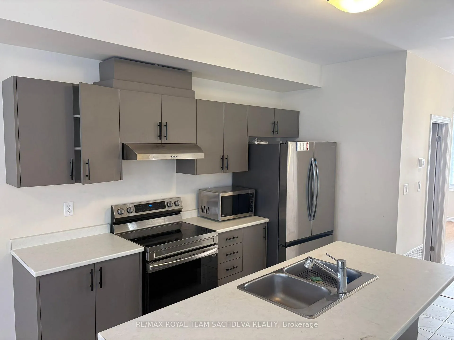 Photo 14 of 2 Malone Lane, Clarington, Courtice — HOMEH