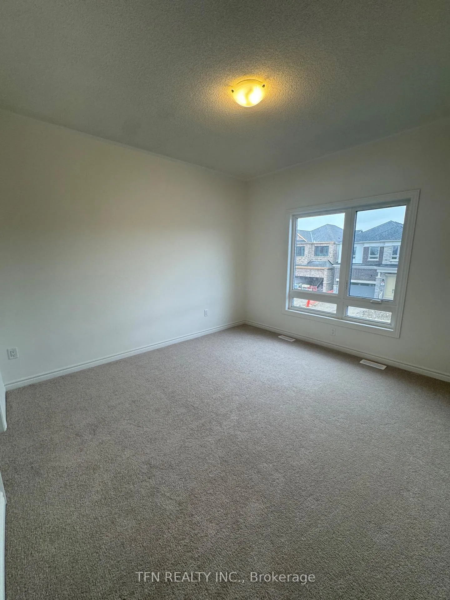 Photo 5 of 31 West Oak Trail, Barrie, Painswick South — HOMEH