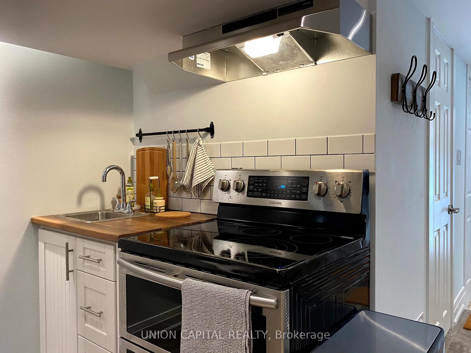 Photo 13 of 10 Beck Avenue, Toronto, East End-Danforth — HOMEH