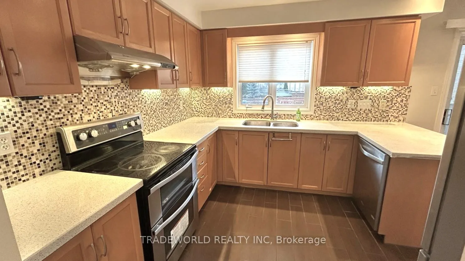 Photo 10 of 145 Sunway Square, Markham, Raymerville — HOMEH
