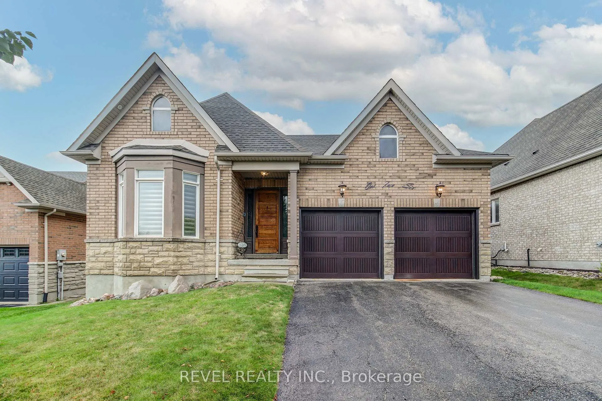 Front of 126 Aberfoyle Mill Crescent