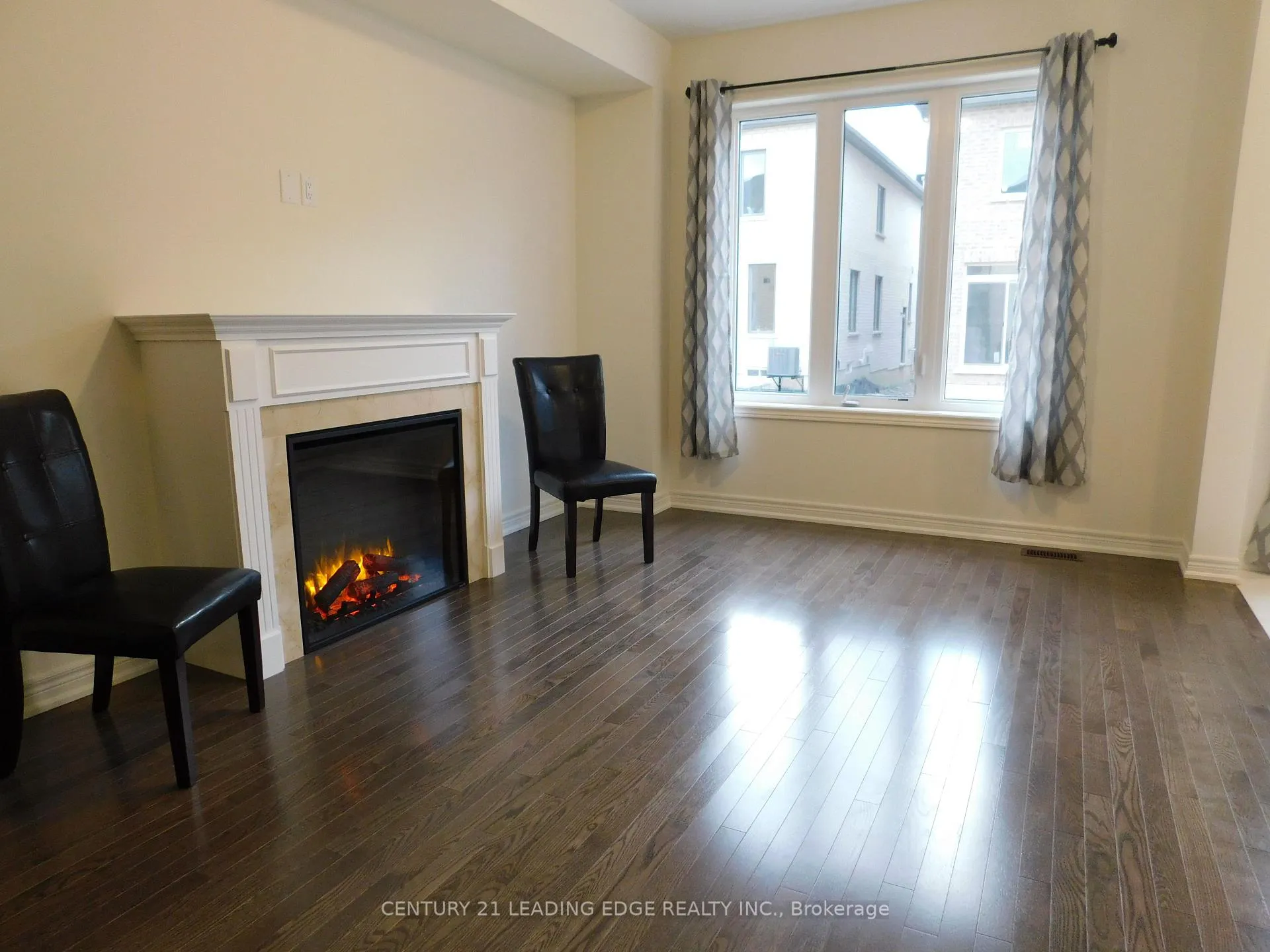 Photo 7 of 18 Conarty Crescent, Whitby, Rural Whitby — HOMEH