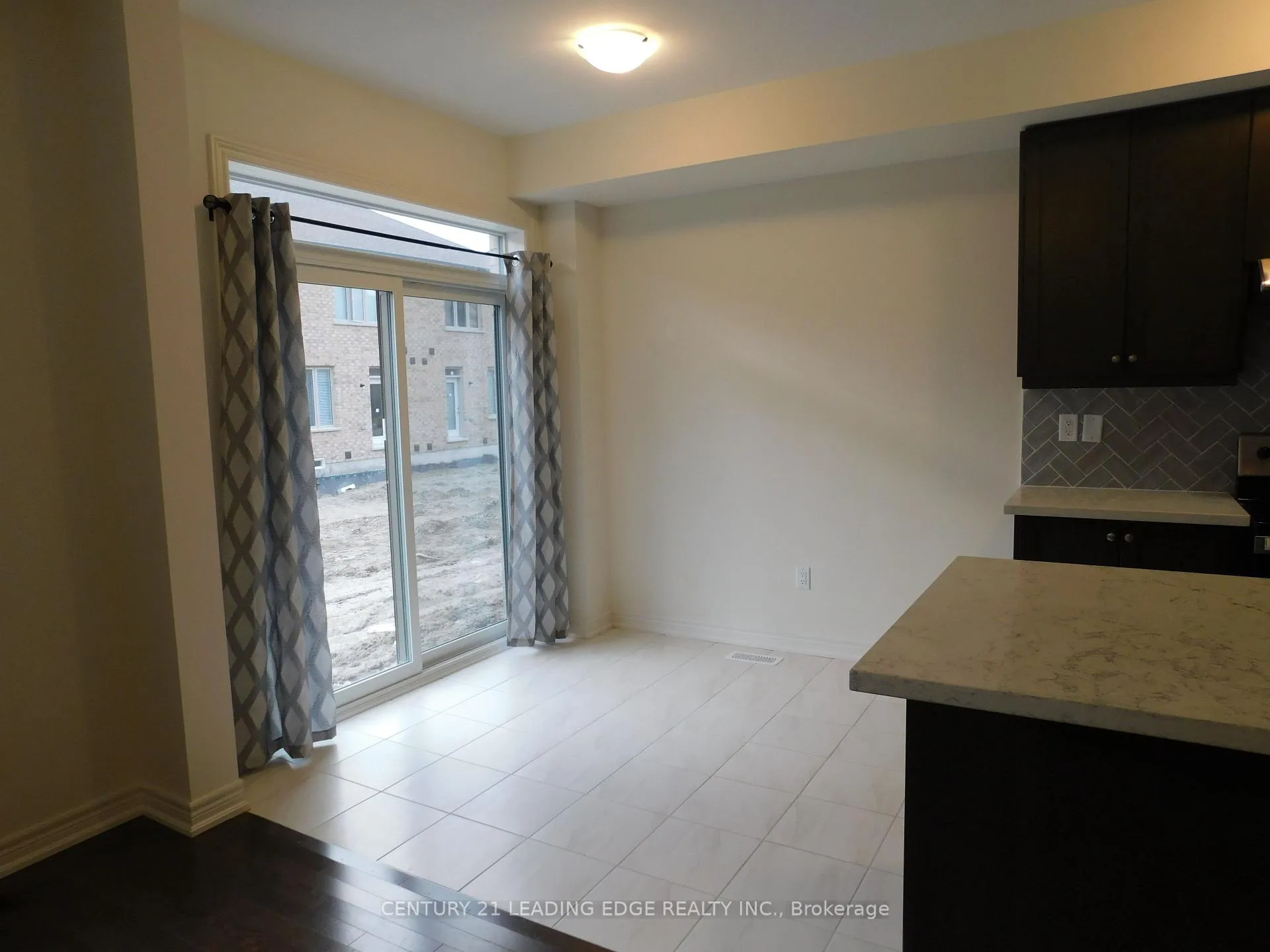 Photo 11 of 18 Conarty Crescent, Whitby, Rural Whitby — HOMEH