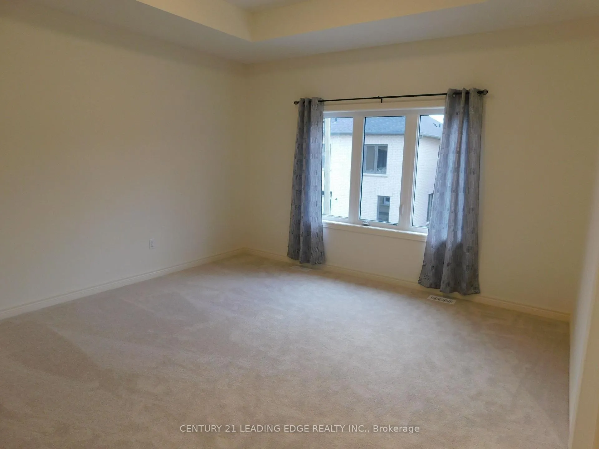 Photo 12 of 18 Conarty Crescent, Whitby, Rural Whitby — HOMEH
