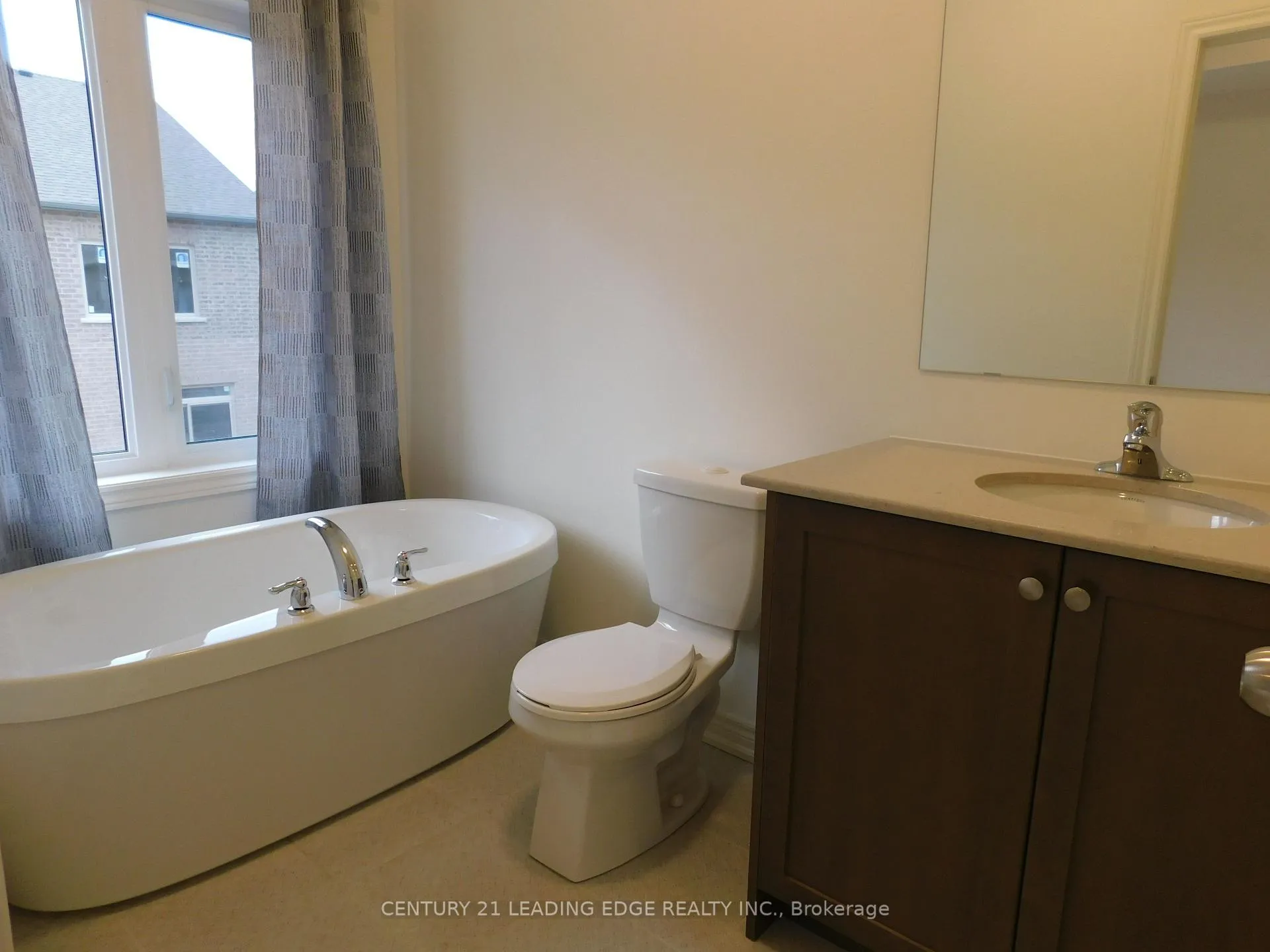 Photo 13 of 18 Conarty Crescent, Whitby, Rural Whitby — HOMEH