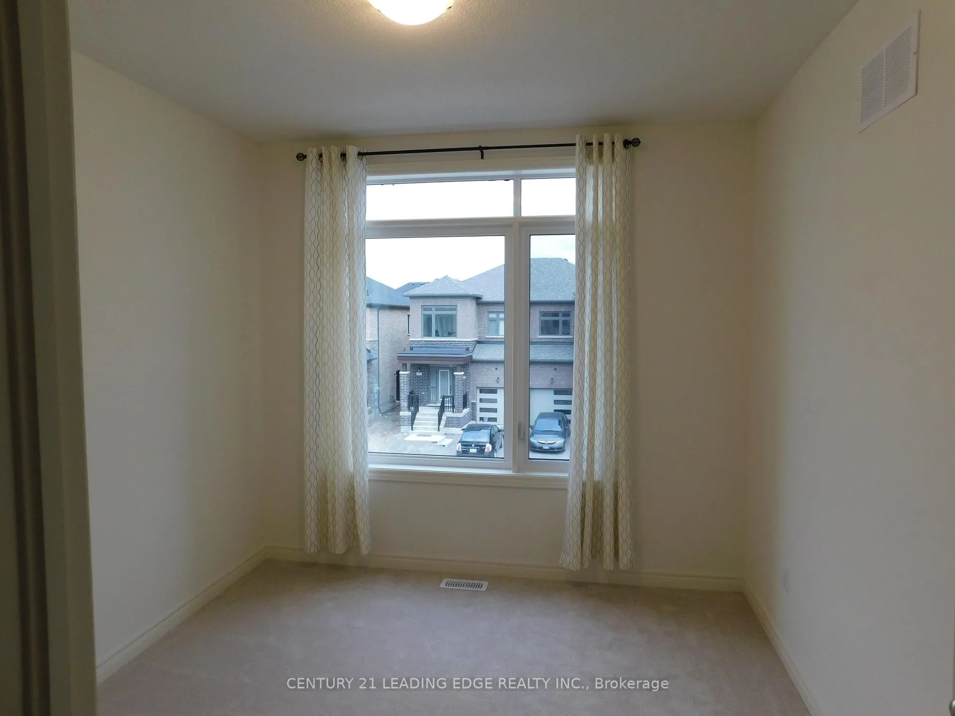 Photo 17 of 18 Conarty Crescent, Whitby, Rural Whitby — HOMEH