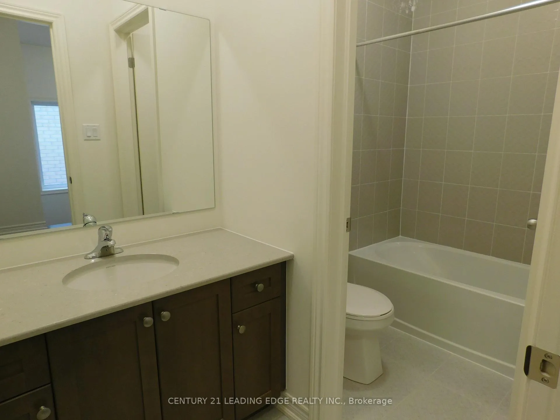 Photo 19 of 18 Conarty Crescent, Whitby, Rural Whitby — HOMEH