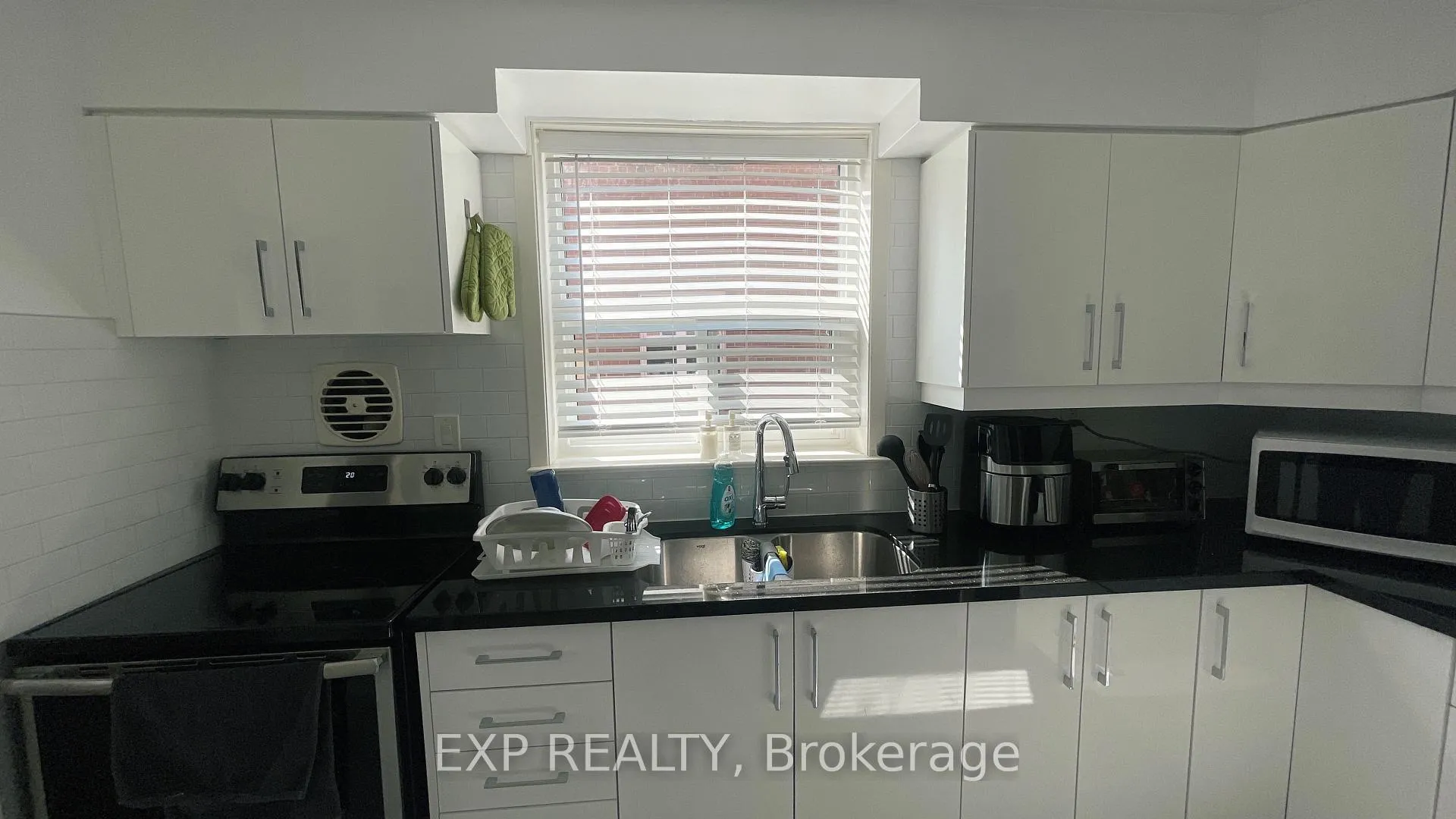 Photo 13 of Unit 2, 458 Lawrence Avenue W, Toronto, Bedford Park-Nortown — HOMEH