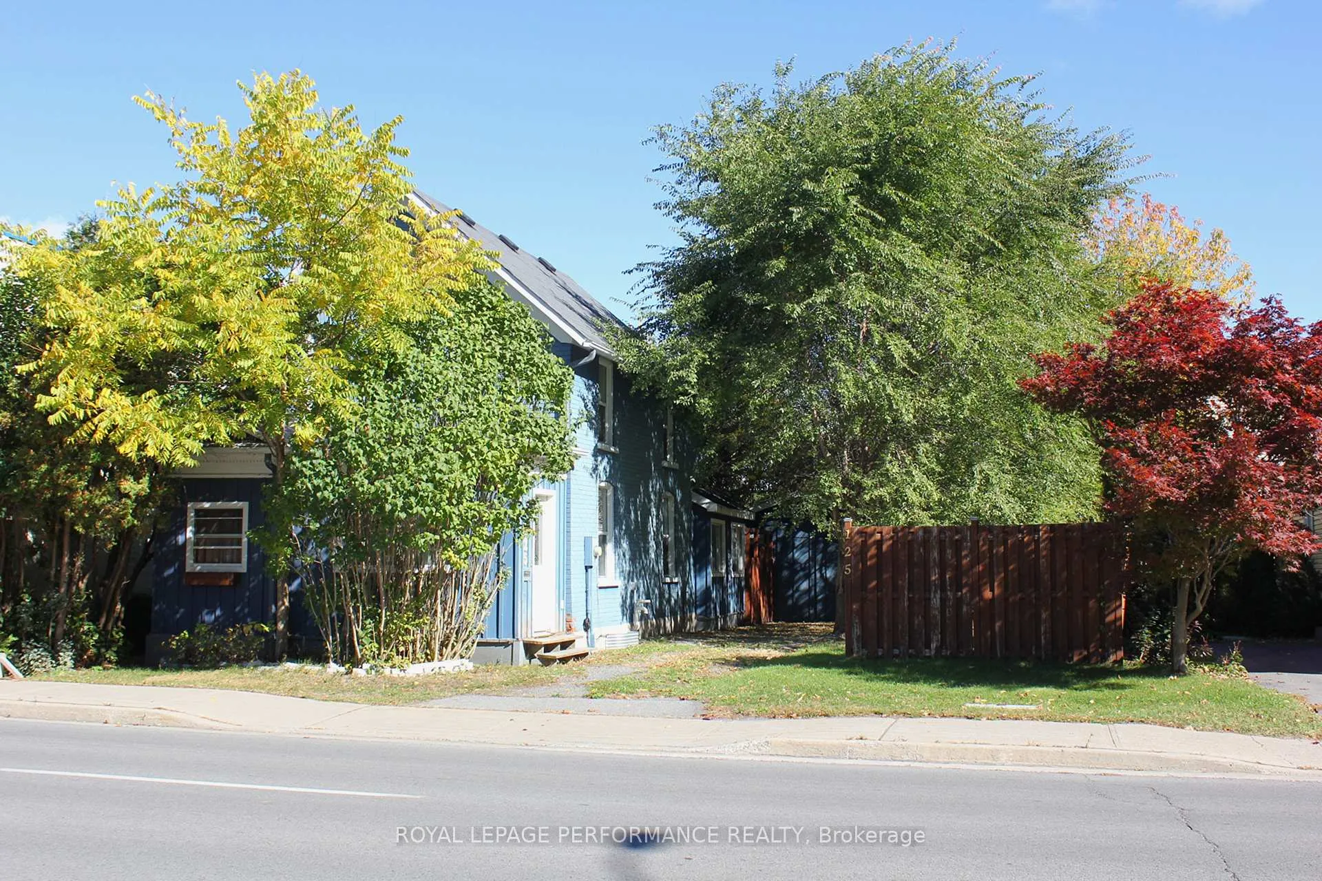Photo 2 of 125 Augustus Street S, Cornwall — HOMEH
