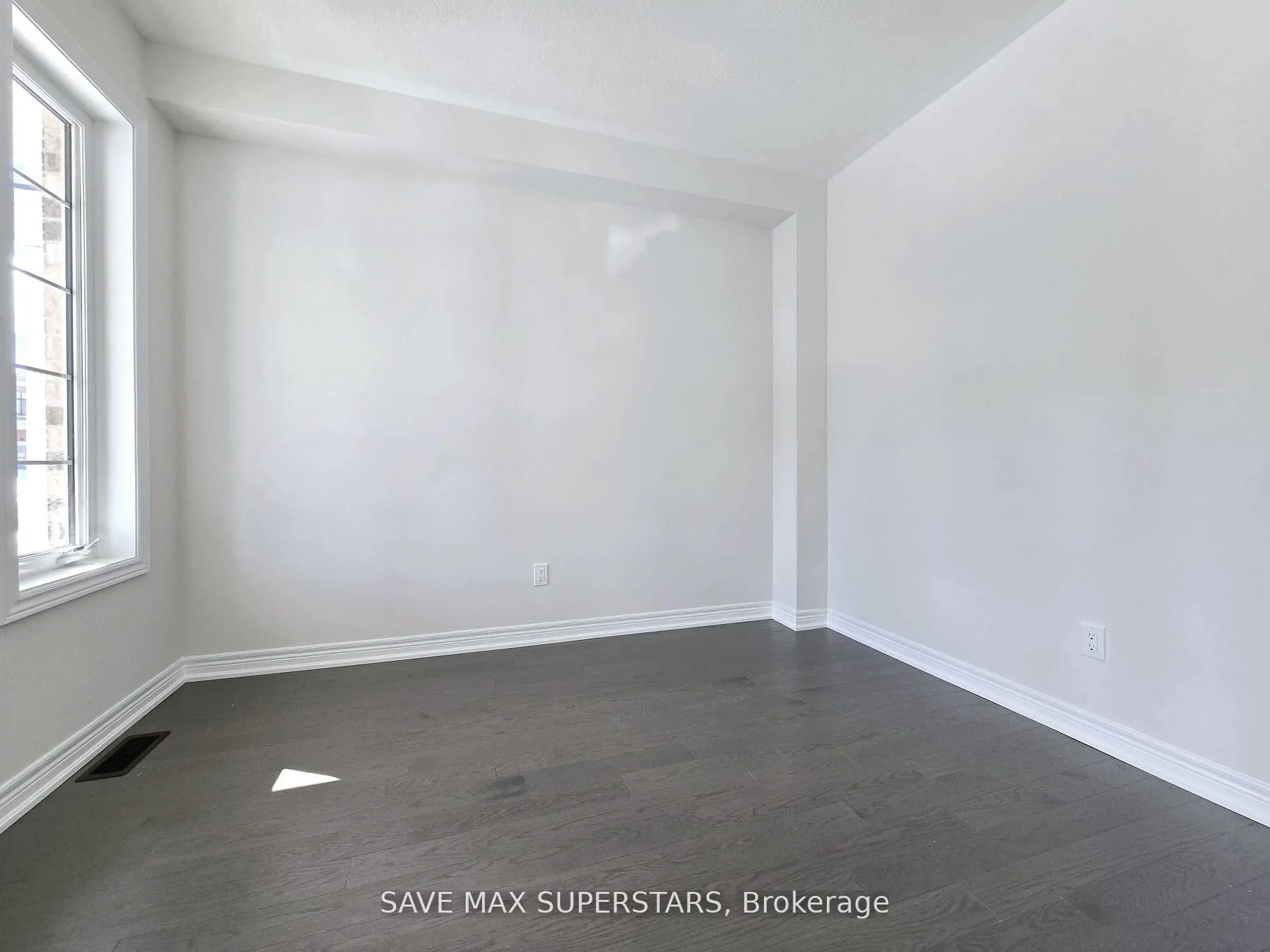 Photo 3 of 1441 Davis loop Circle, Innisfil, Lefroy — HOMEH