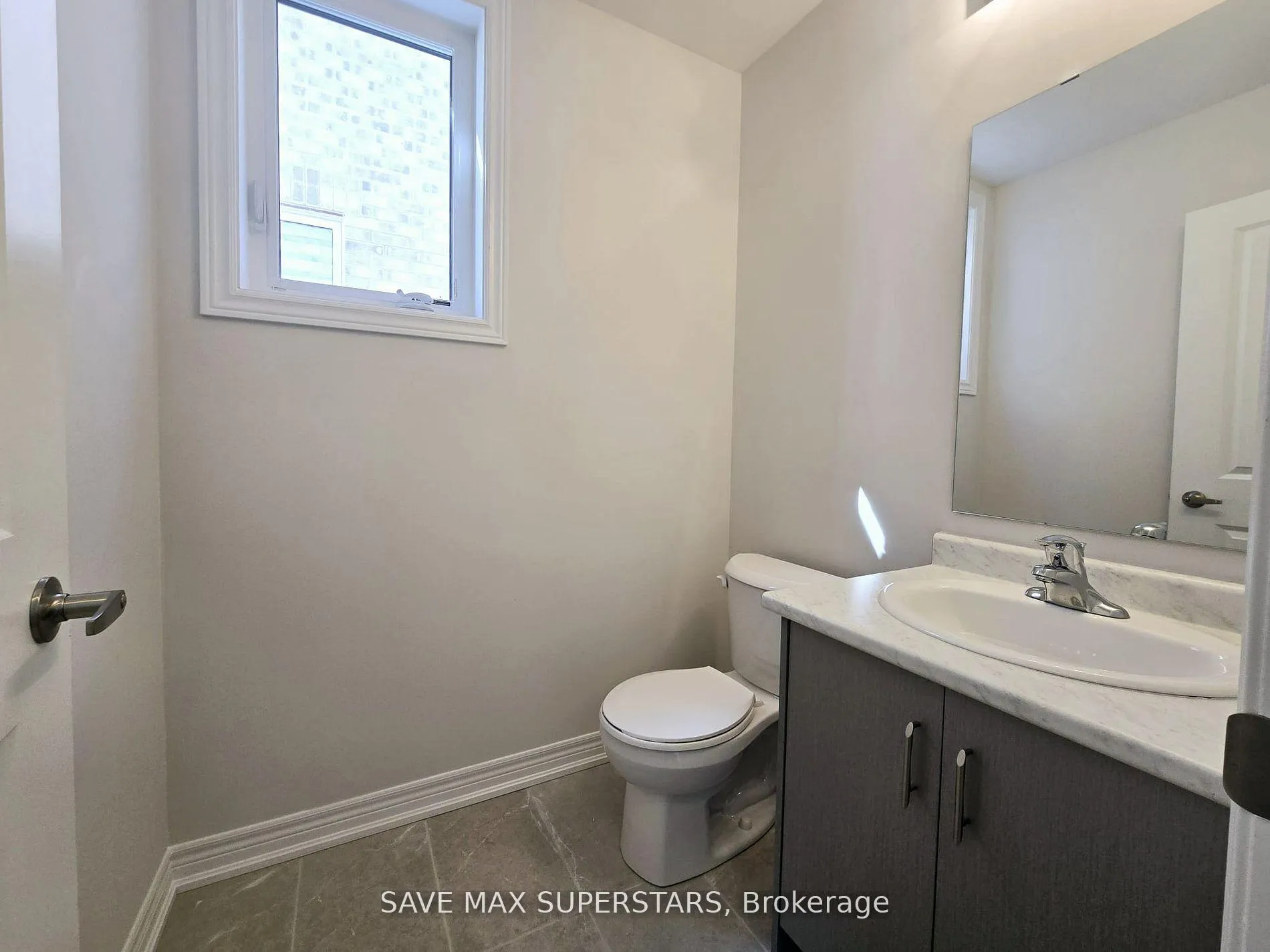 Photo 4 of 1441 Davis loop Circle, Innisfil, Lefroy — HOMEH