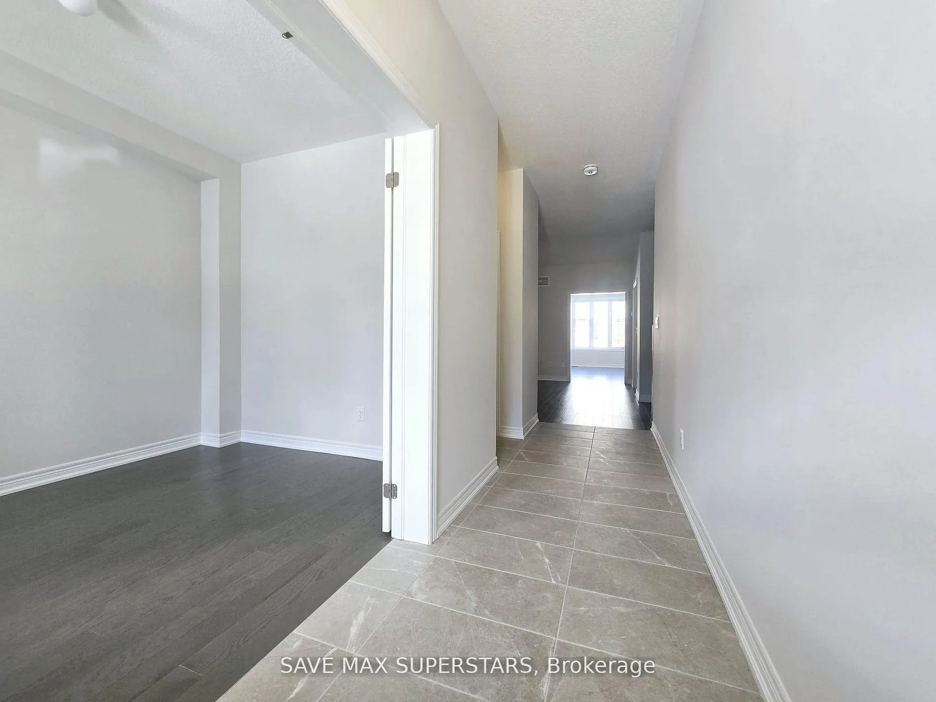 Photo 5 of 1441 Davis loop Circle, Innisfil, Lefroy — HOMEH