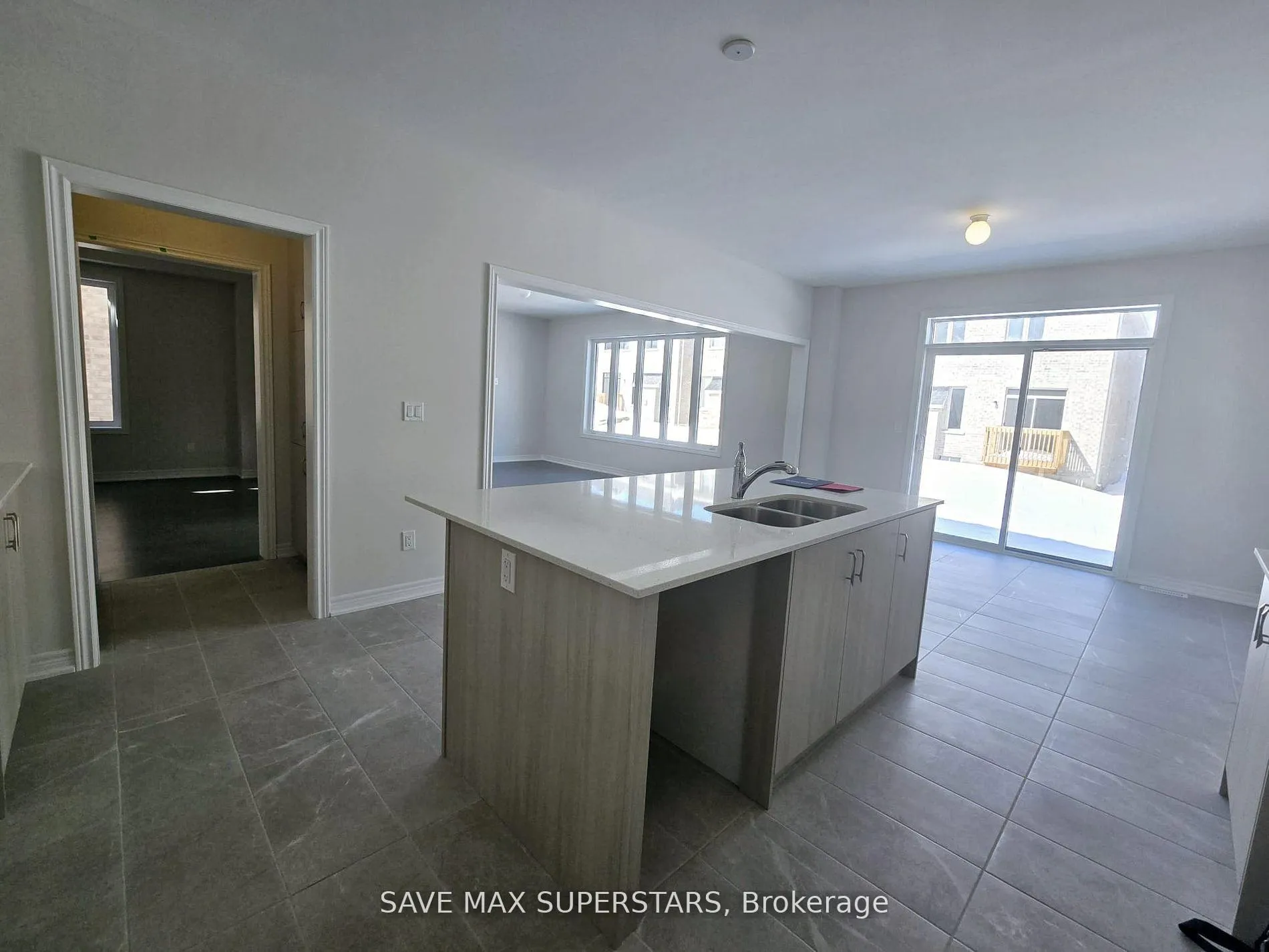 Photo 8 of 1441 Davis loop Circle, Innisfil, Lefroy — HOMEH