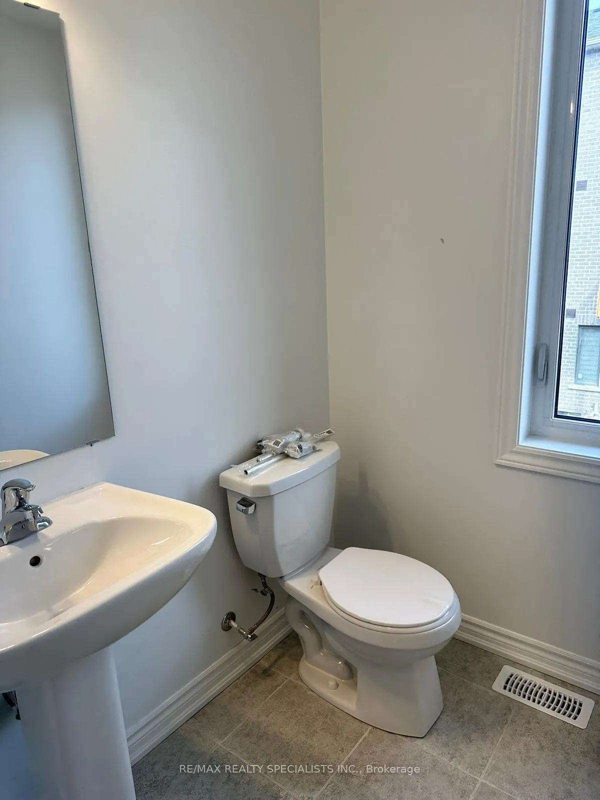 Photo 13 of 361 Okanagan Path, Oshawa, Donevan — HOMEH