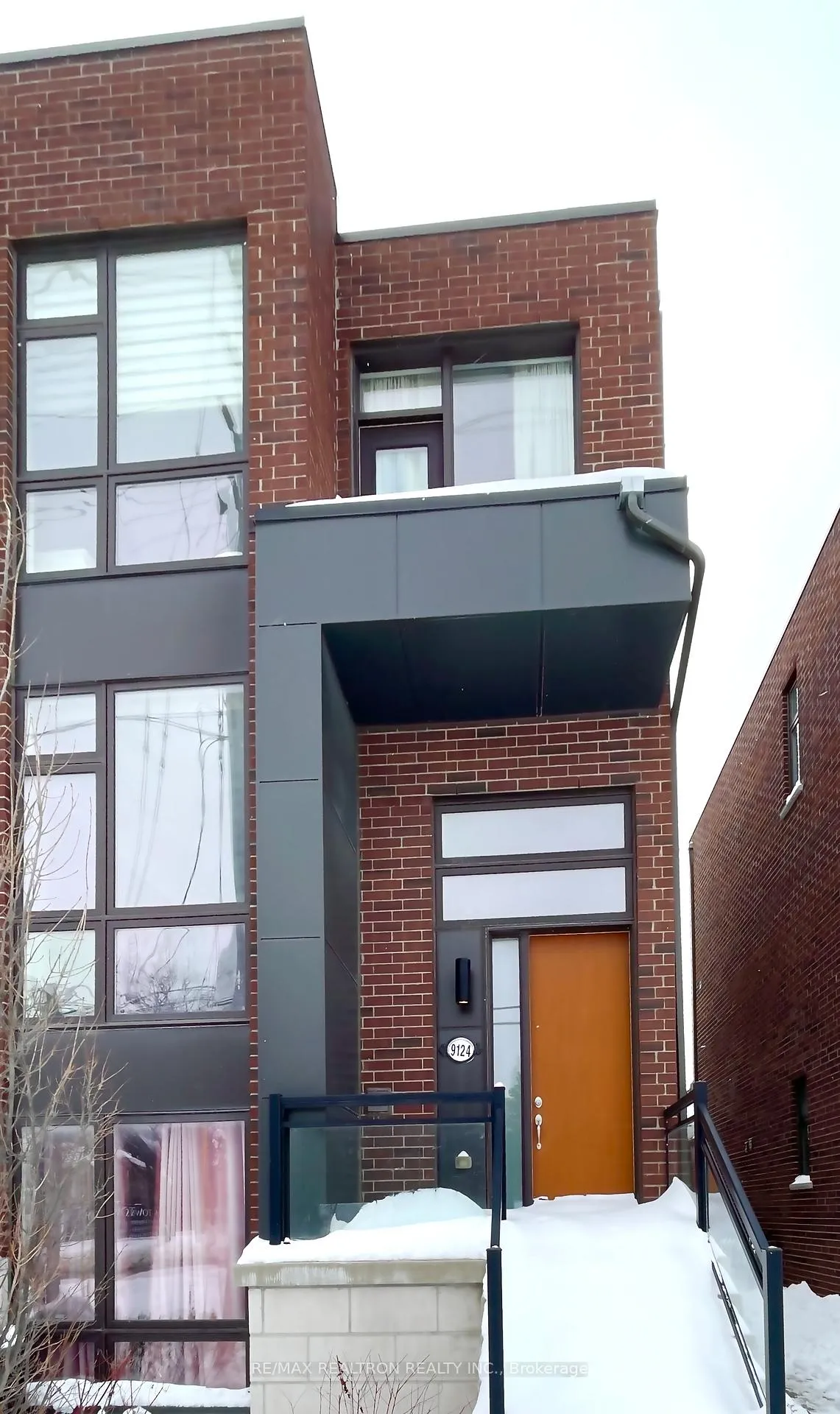 Front of 9124 Bathurst Street