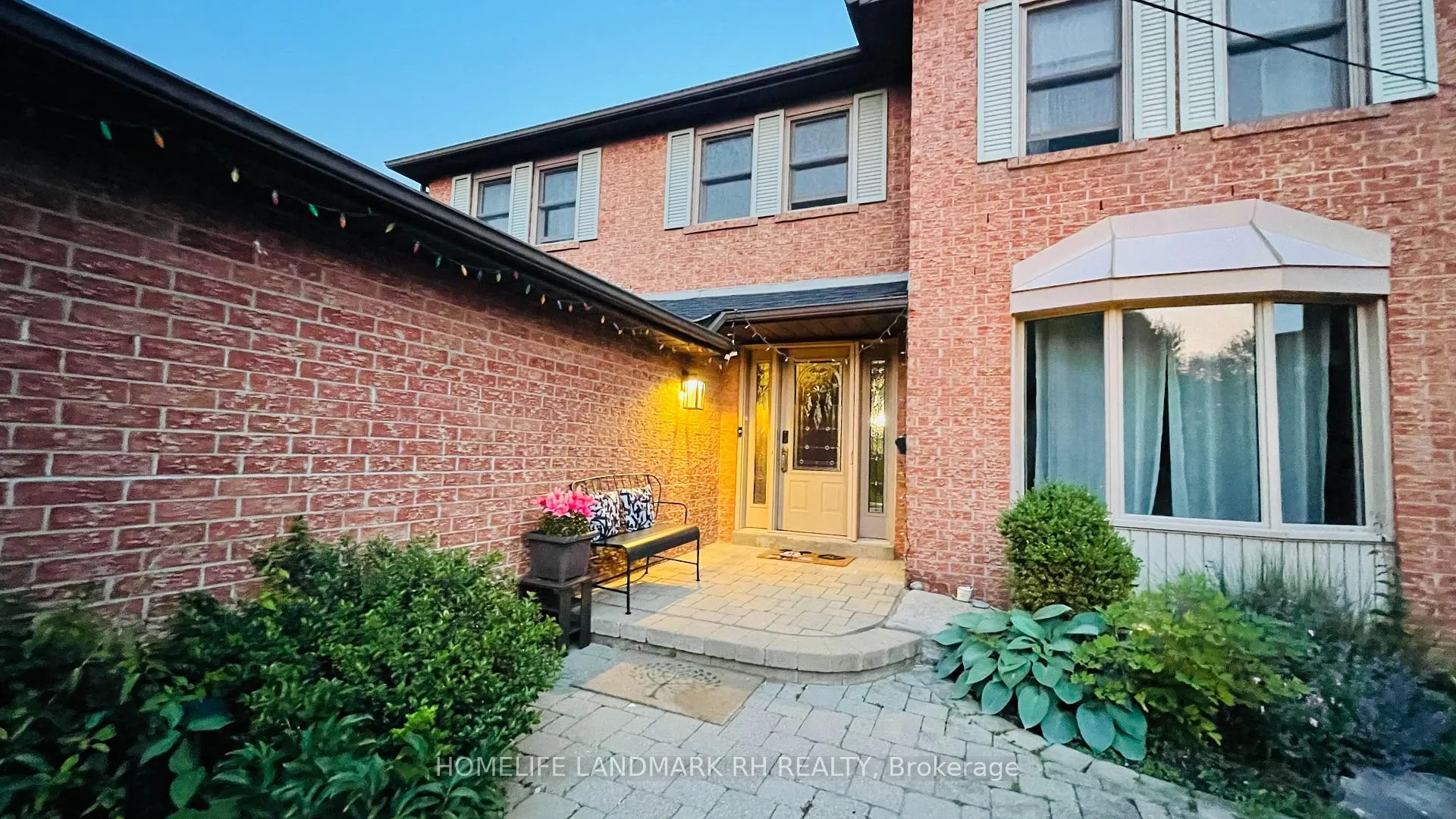 Photo 4 of 36 Maplewood Drive, Whitby, Blue Grass Meadows — HOMEH