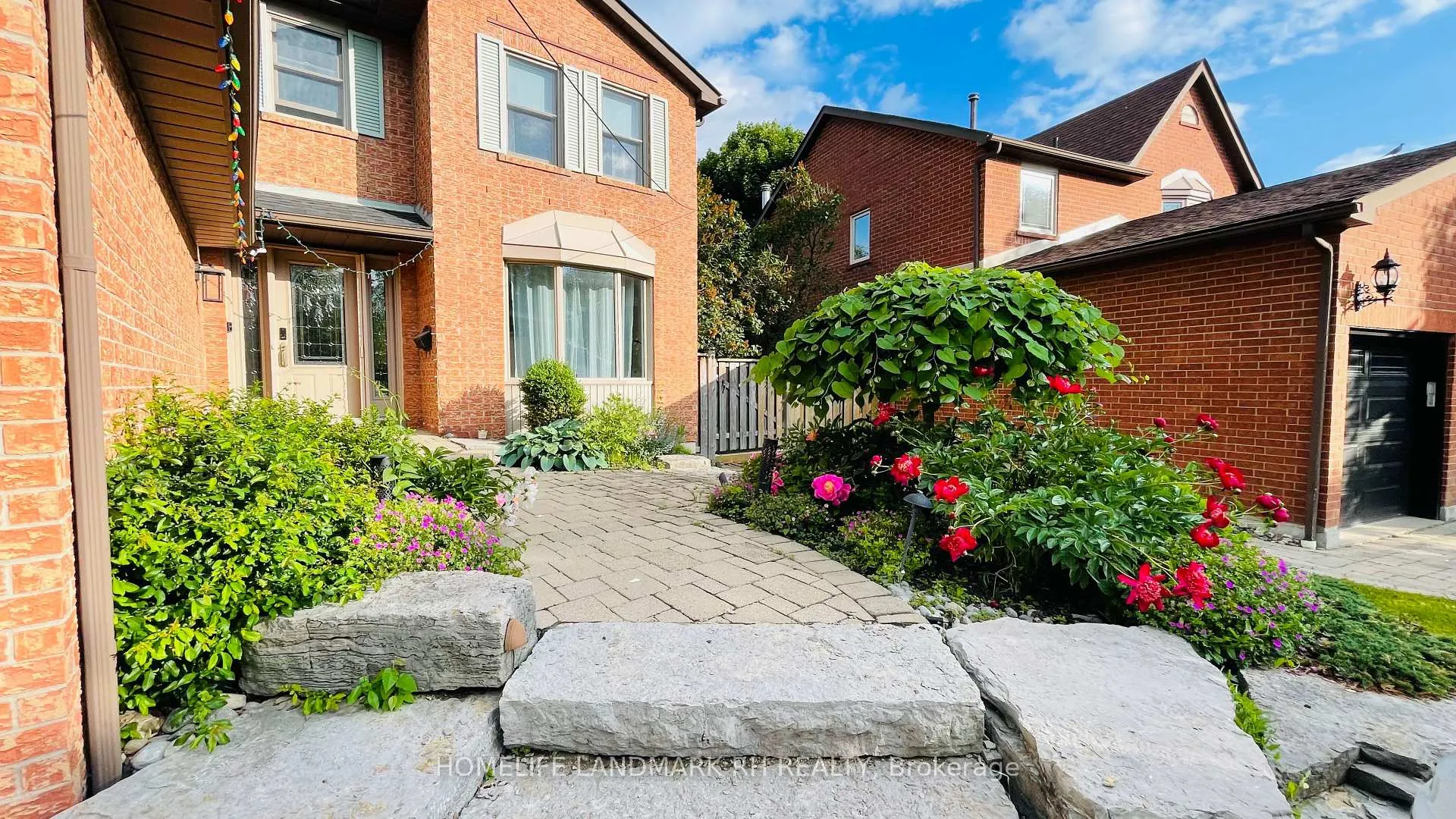 Photo 5 of 36 Maplewood Drive, Whitby, Blue Grass Meadows — HOMEH