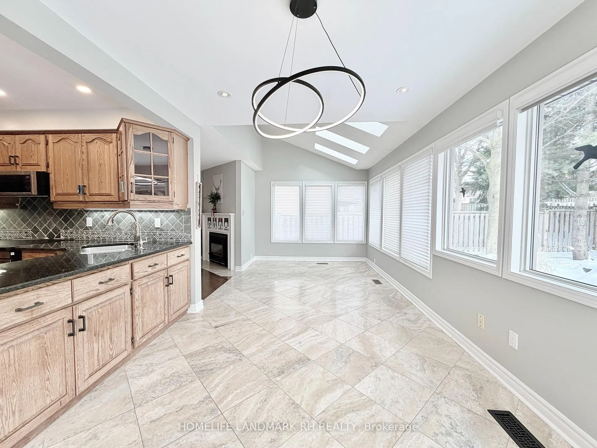 Photo 15 of 36 Maplewood Drive, Whitby, Blue Grass Meadows — HOMEH
