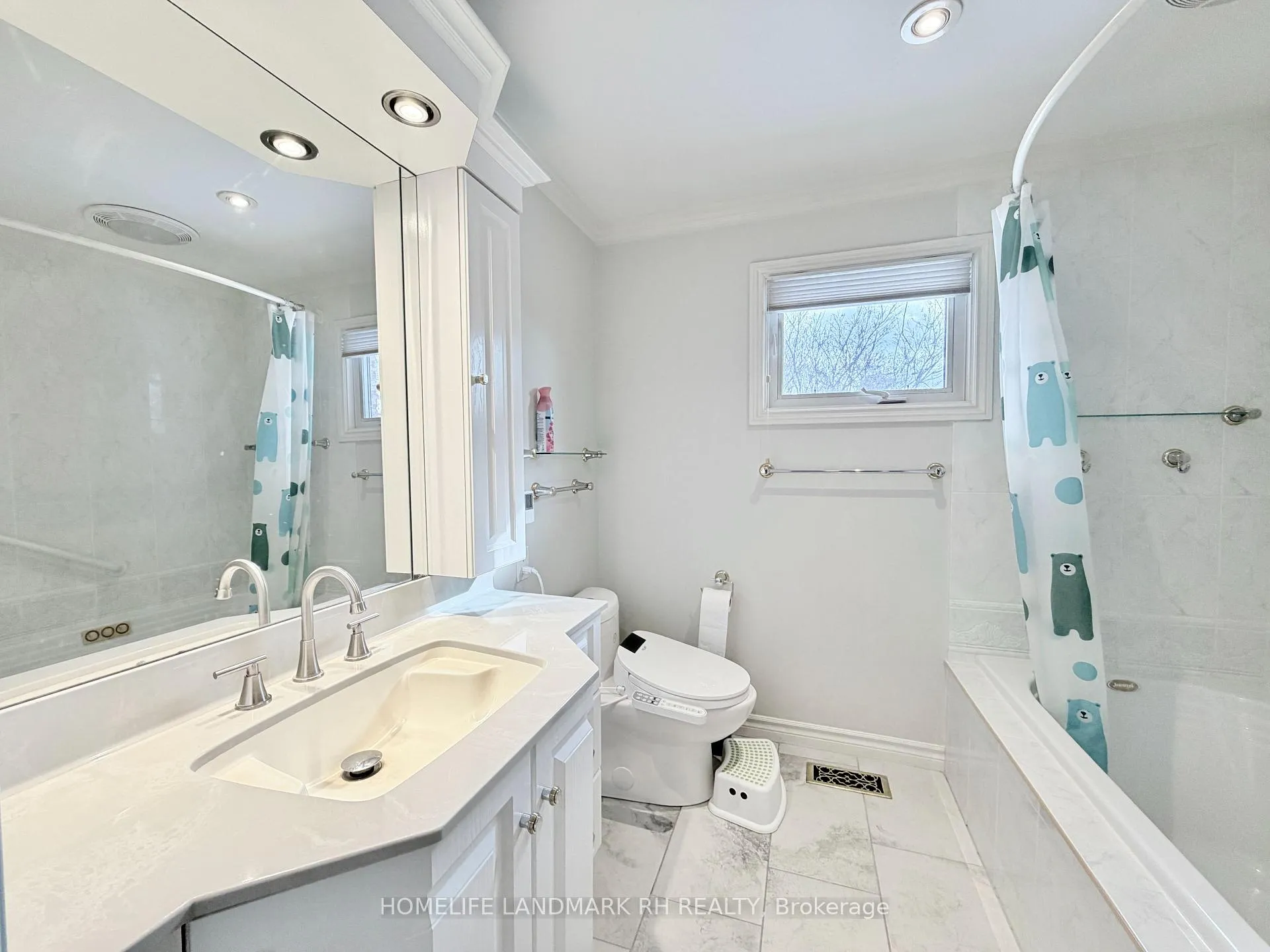 Photo 26 of 36 Maplewood Drive, Whitby, Blue Grass Meadows — HOMEH