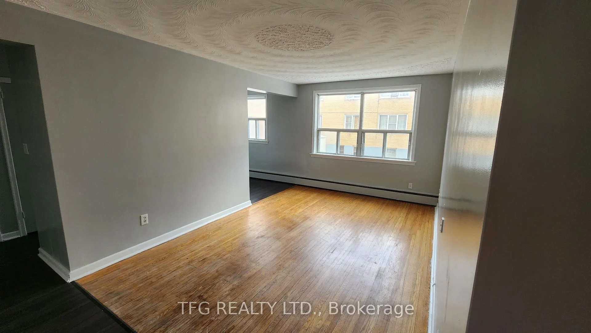 Front of Unit 6, 300 Montrave Avenue