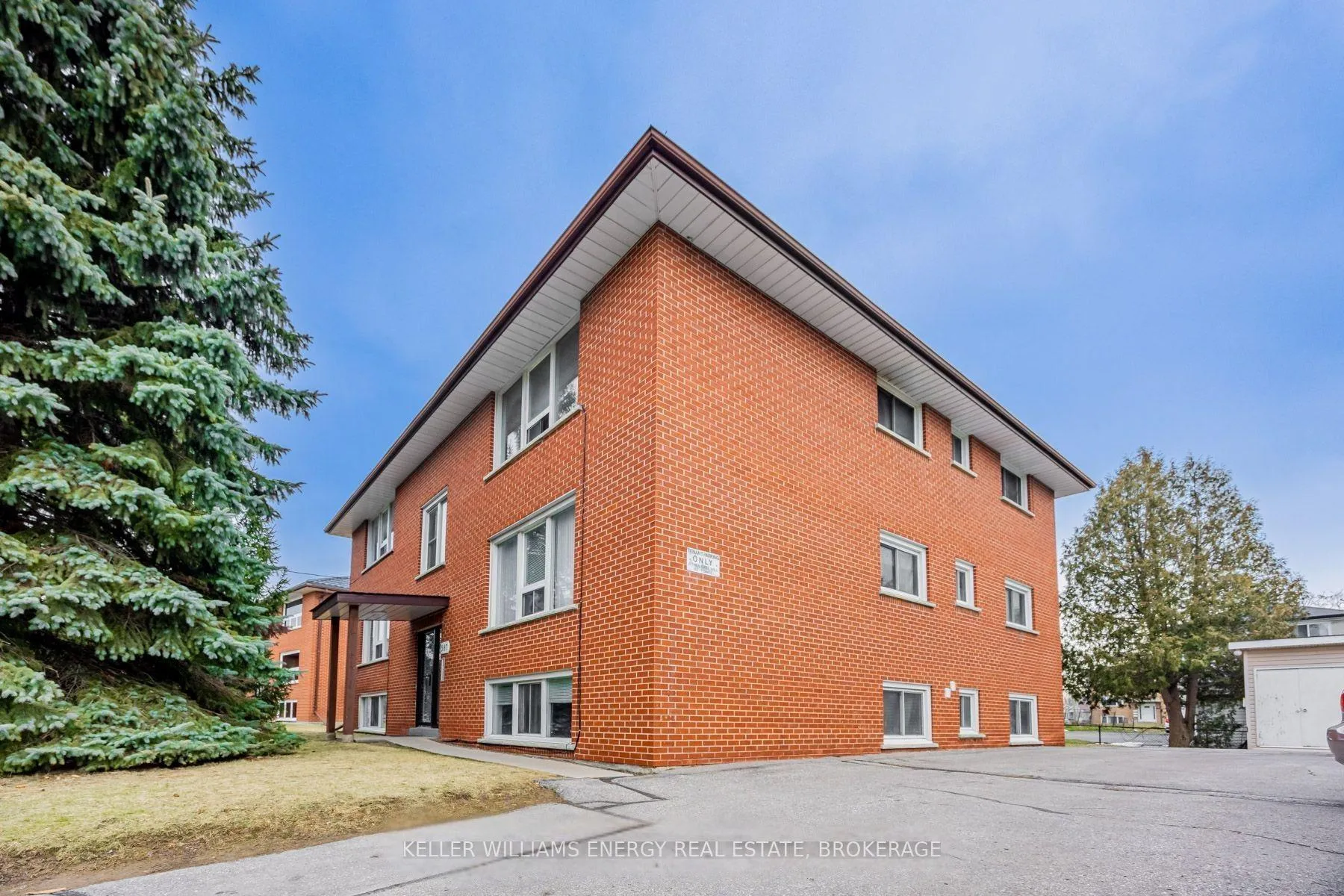 Photo 1 of Unit 4, 587 Digby Avenue, Oshawa, Eastdale — HOMEH