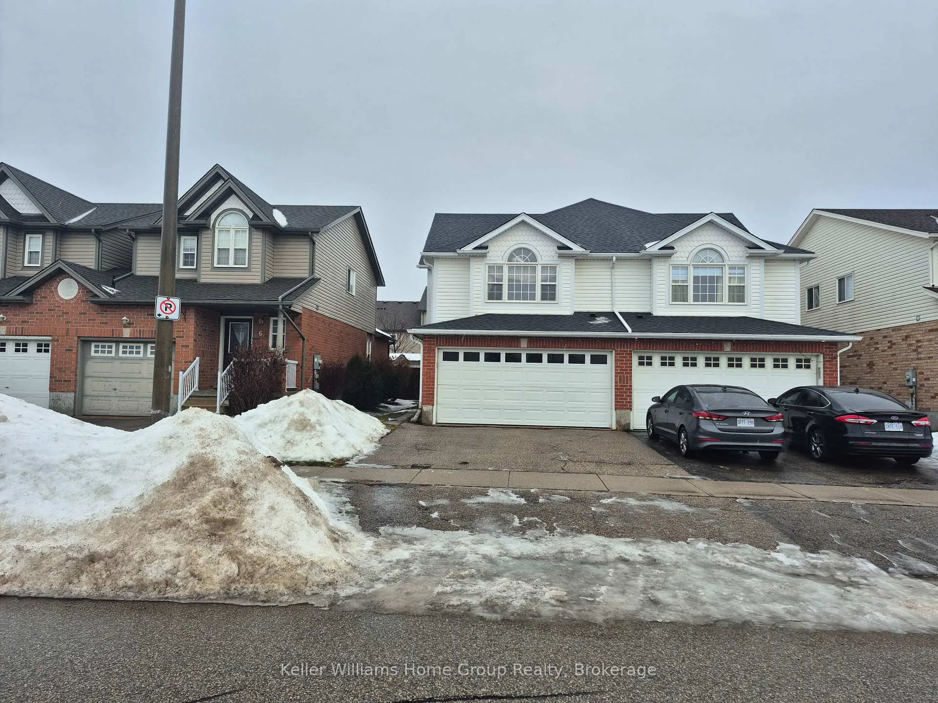 Photo 2 of 10 Donnenwerth Drive, Kitchener — HOMEH