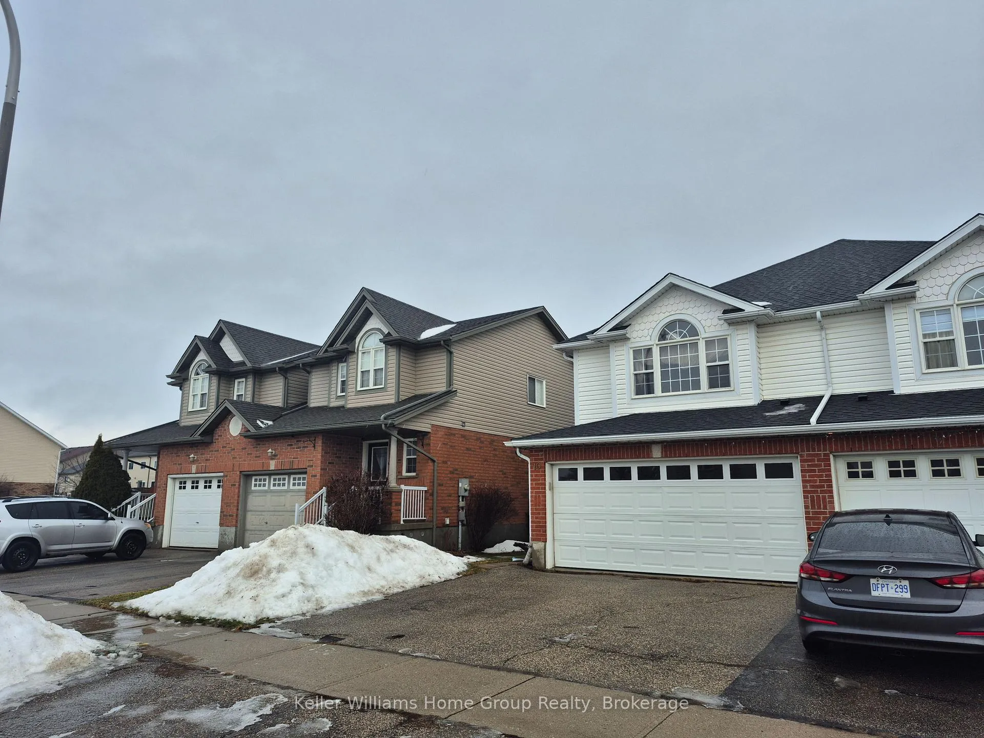 Photo 3 of 10 Donnenwerth Drive, Kitchener — HOMEH