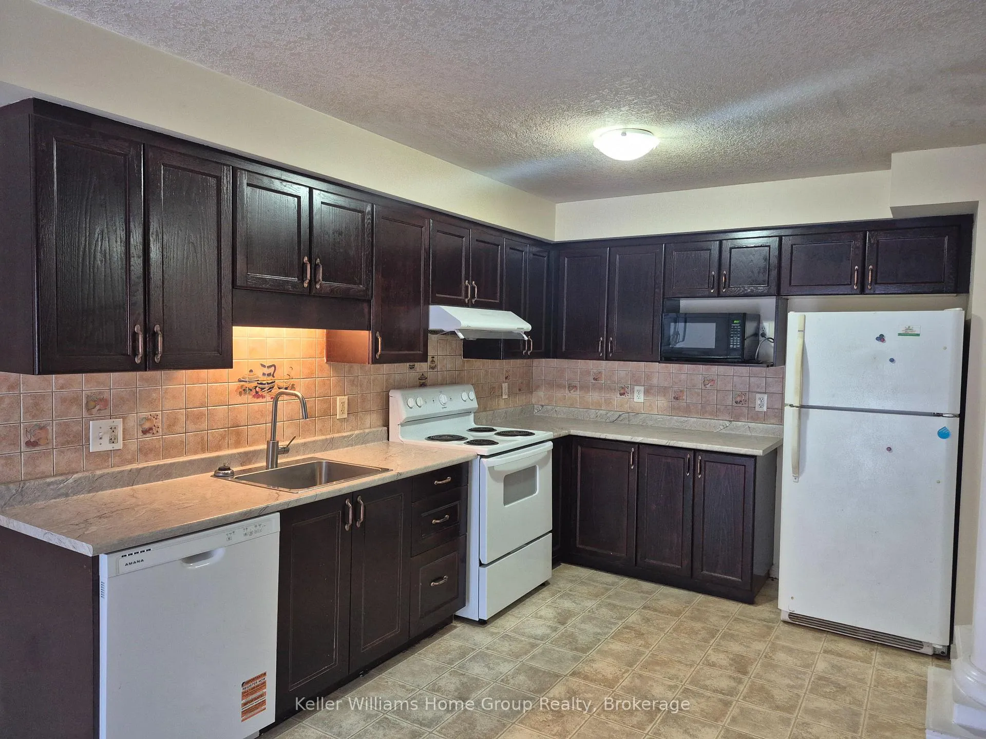 Photo 5 of 10 Donnenwerth Drive, Kitchener — HOMEH