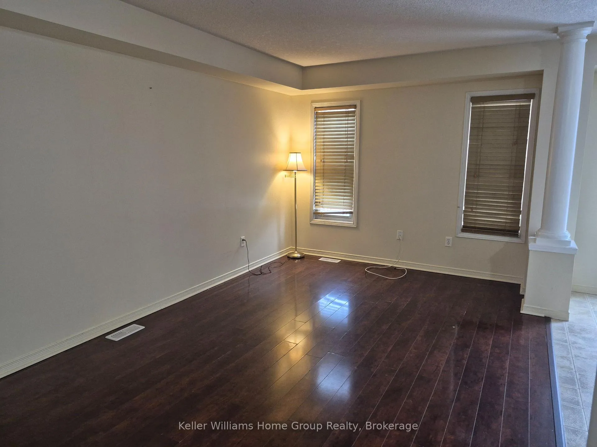 Photo 7 of 10 Donnenwerth Drive, Kitchener — HOMEH