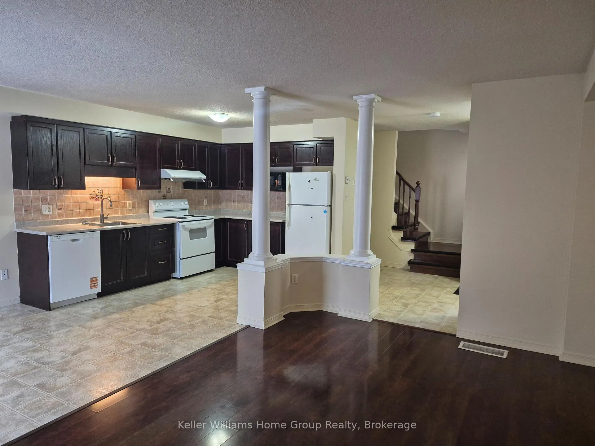 Photo 8 of 10 Donnenwerth Drive, Kitchener — HOMEH