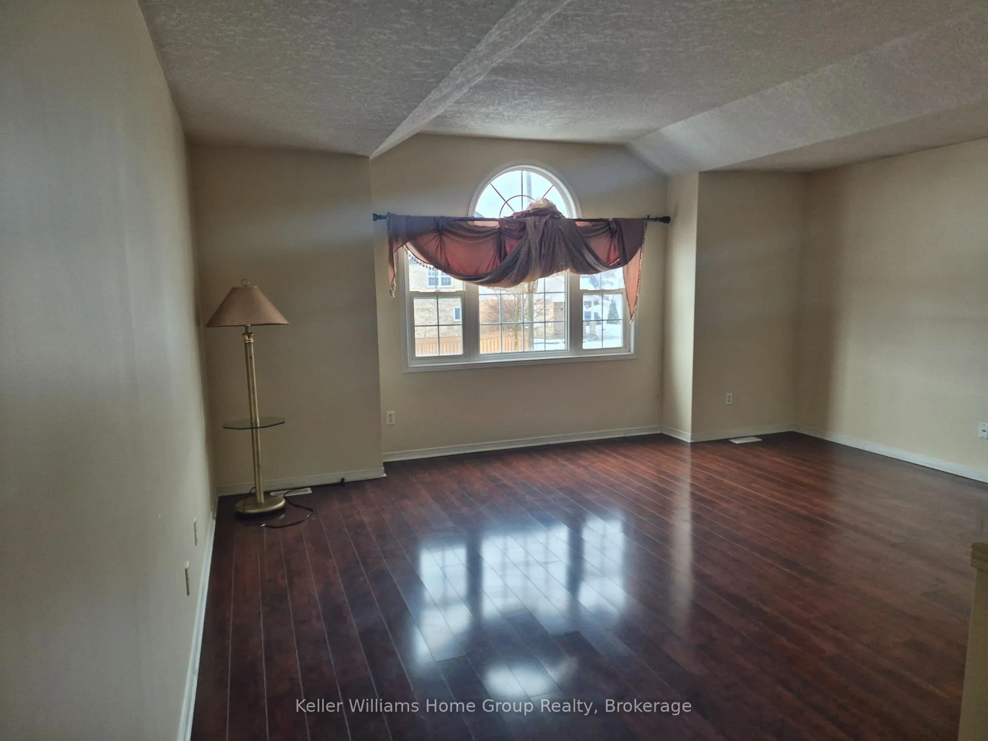 Photo 9 of 10 Donnenwerth Drive, Kitchener — HOMEH