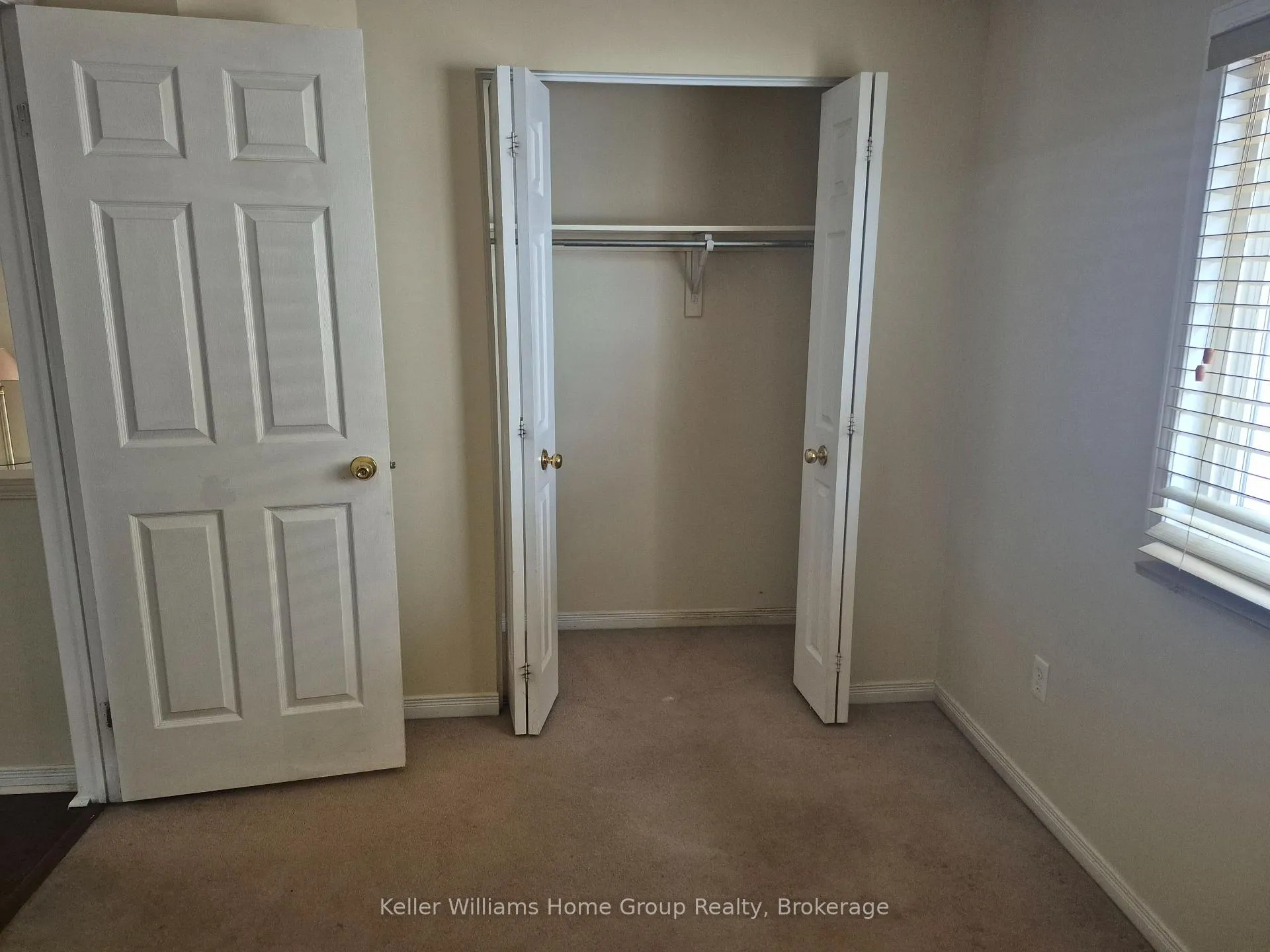 Photo 11 of 10 Donnenwerth Drive, Kitchener — HOMEH